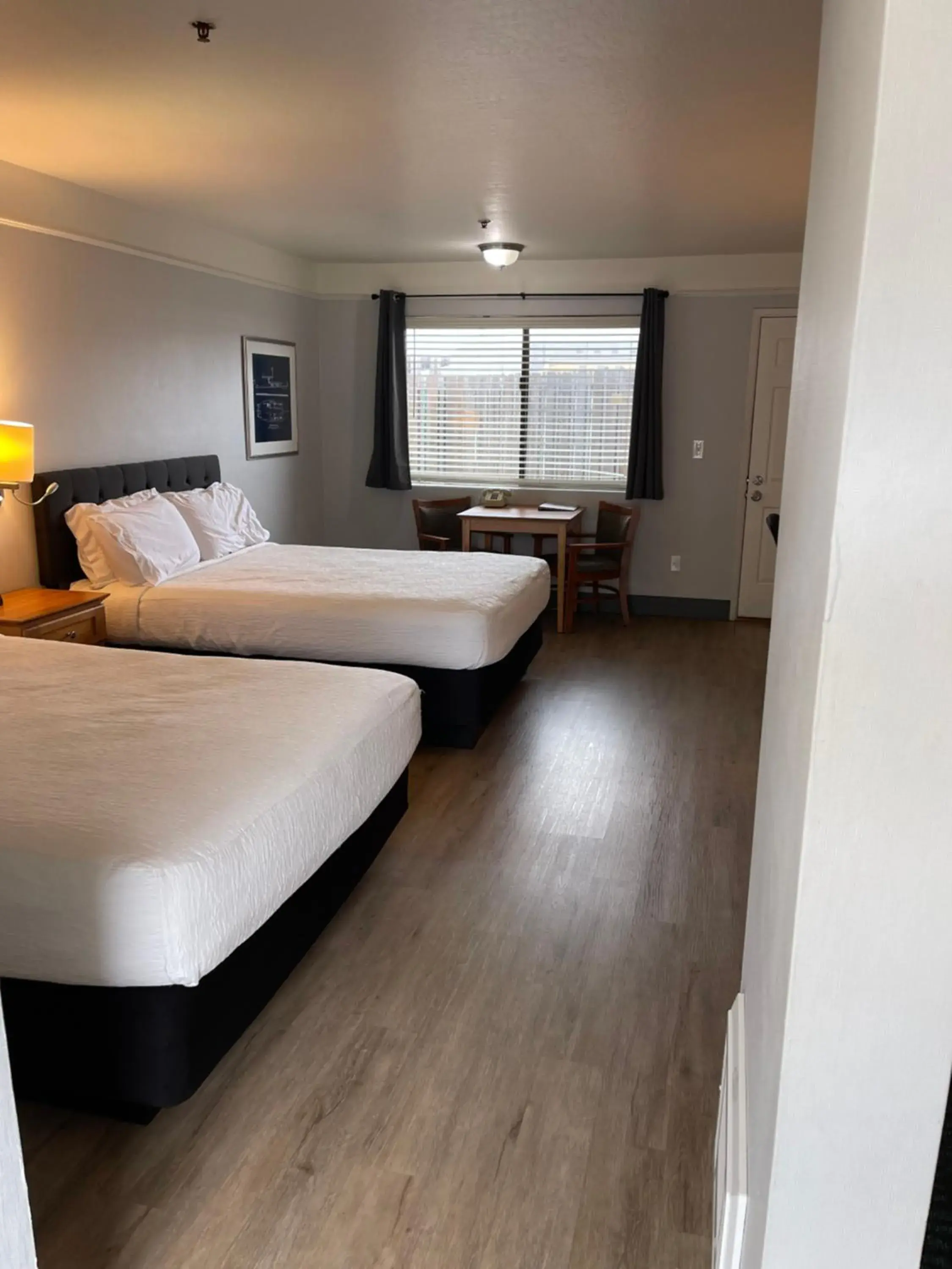 Bedroom, Bed in Seabird Lodge Fort Bragg Bedroom, Bed in Seabird Lodge Fort Bragg