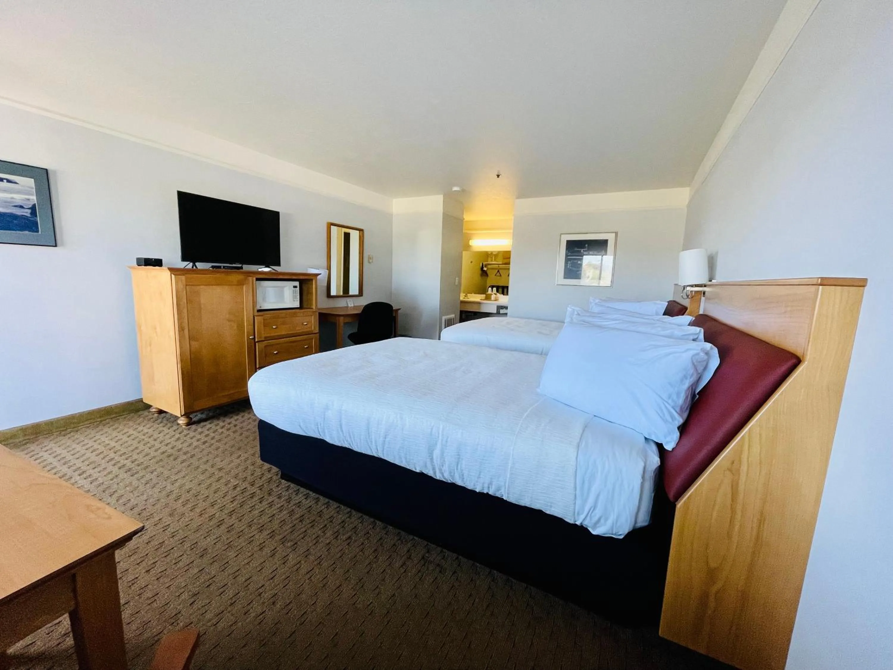 Bed in Seabird Lodge Fort Bragg