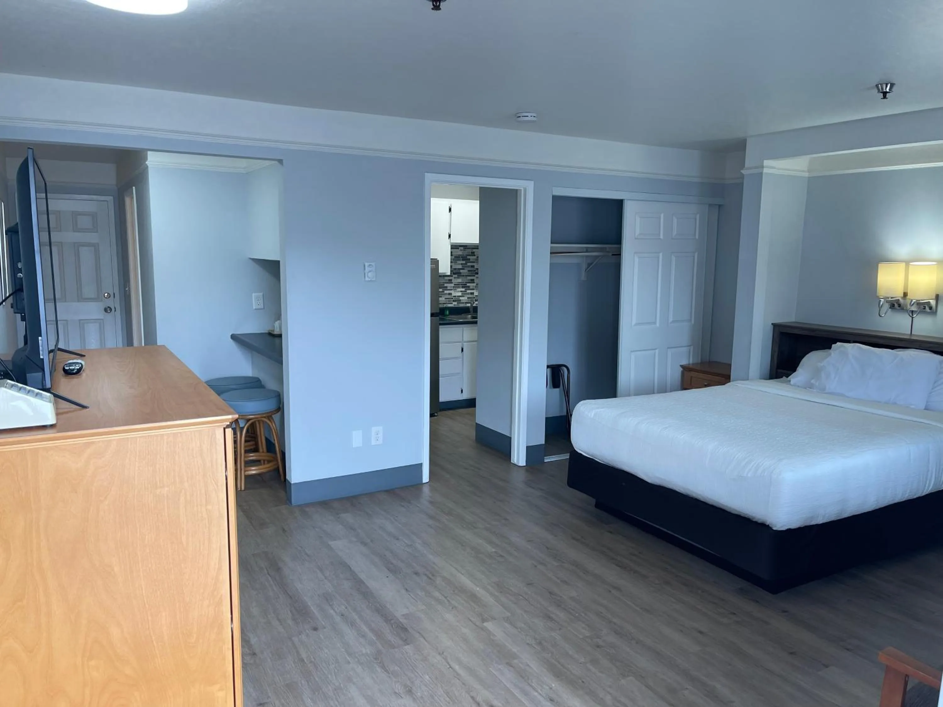 Bed in Seabird Lodge Fort Bragg