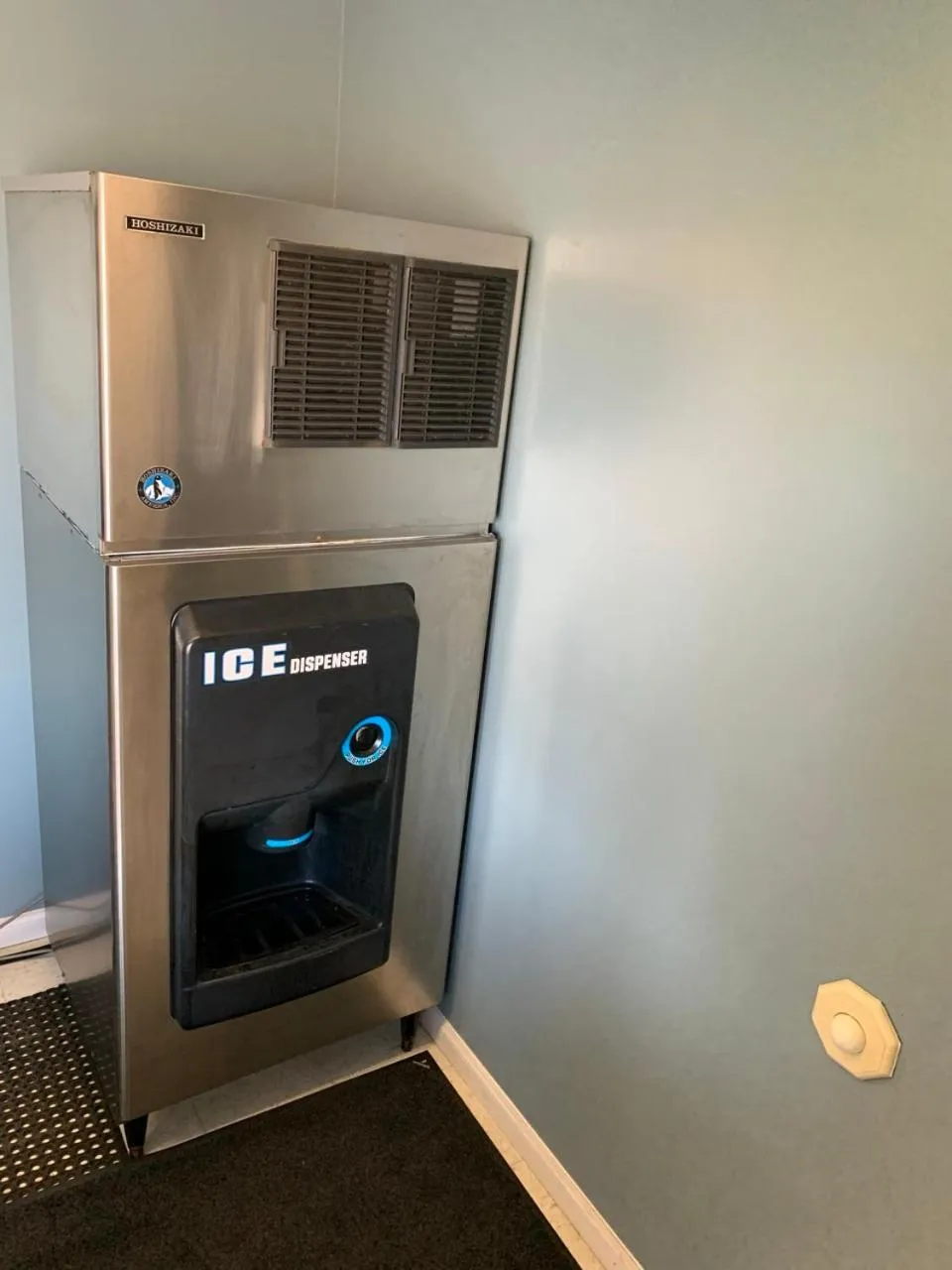 vending machine in Seabird Lodge Fort Bragg