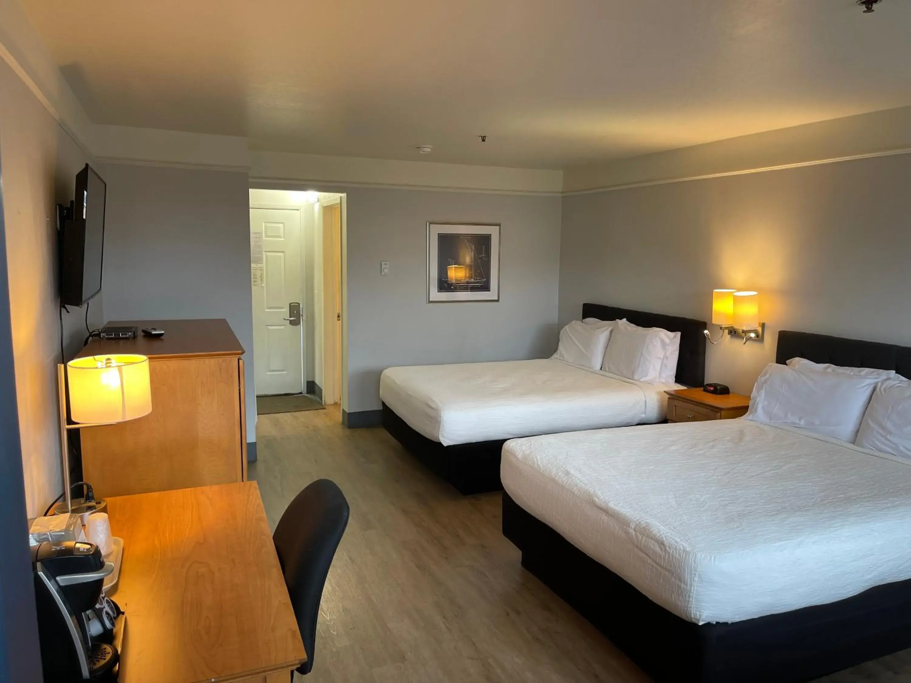 Bed in Seabird Lodge Fort Bragg Bed in Seabird Lodge Fort Bragg