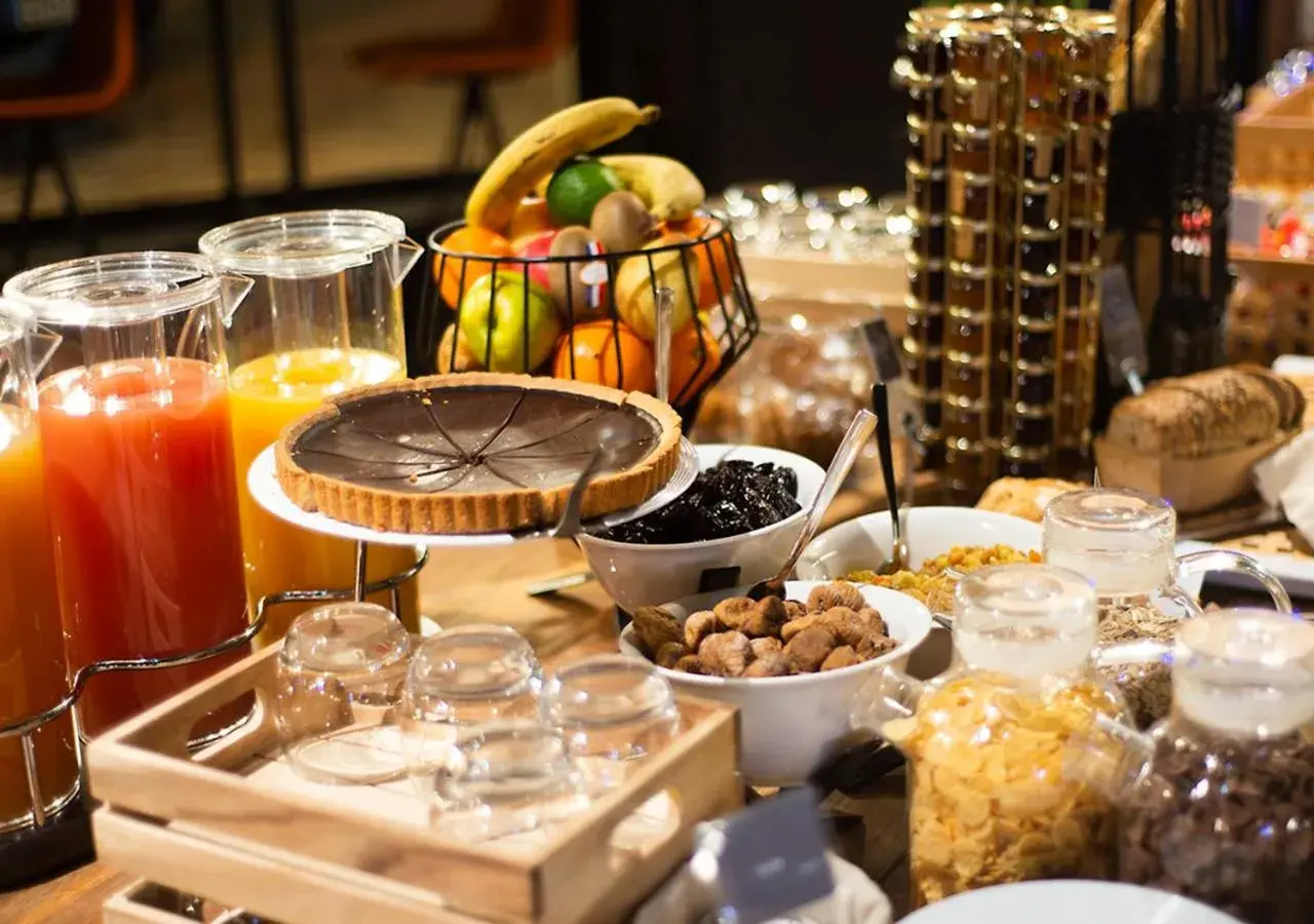 Food and drinks in Kyriad Prestige Hotel Clermont-Ferrand Food and drinks in Kyriad Prestige Hotel Clermont-Ferrand