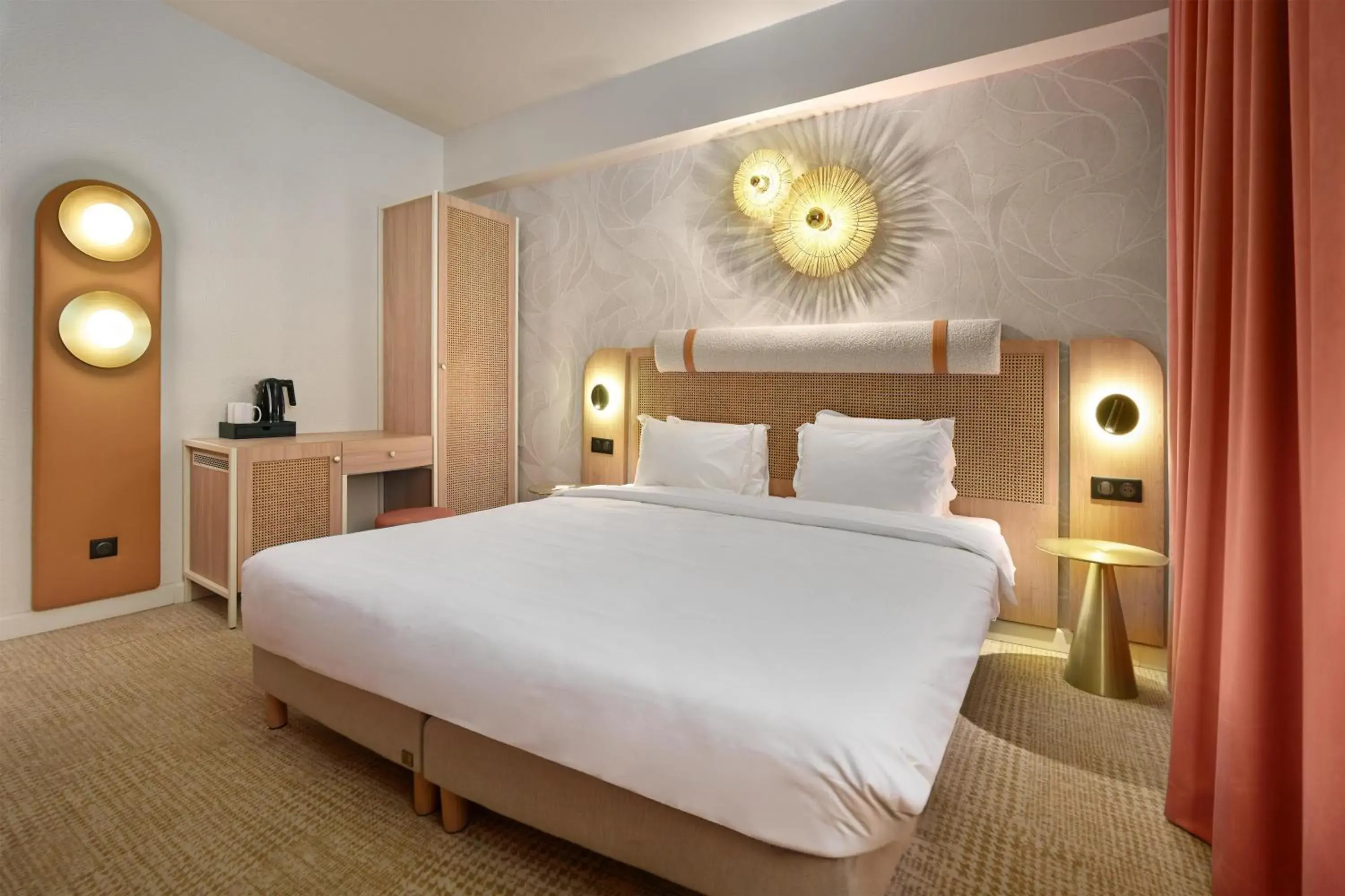 Bedroom, Bed in Radisson Hotel Clermont-Ferrand Bedroom, Bed in Radisson Hotel Clermont-Ferrand