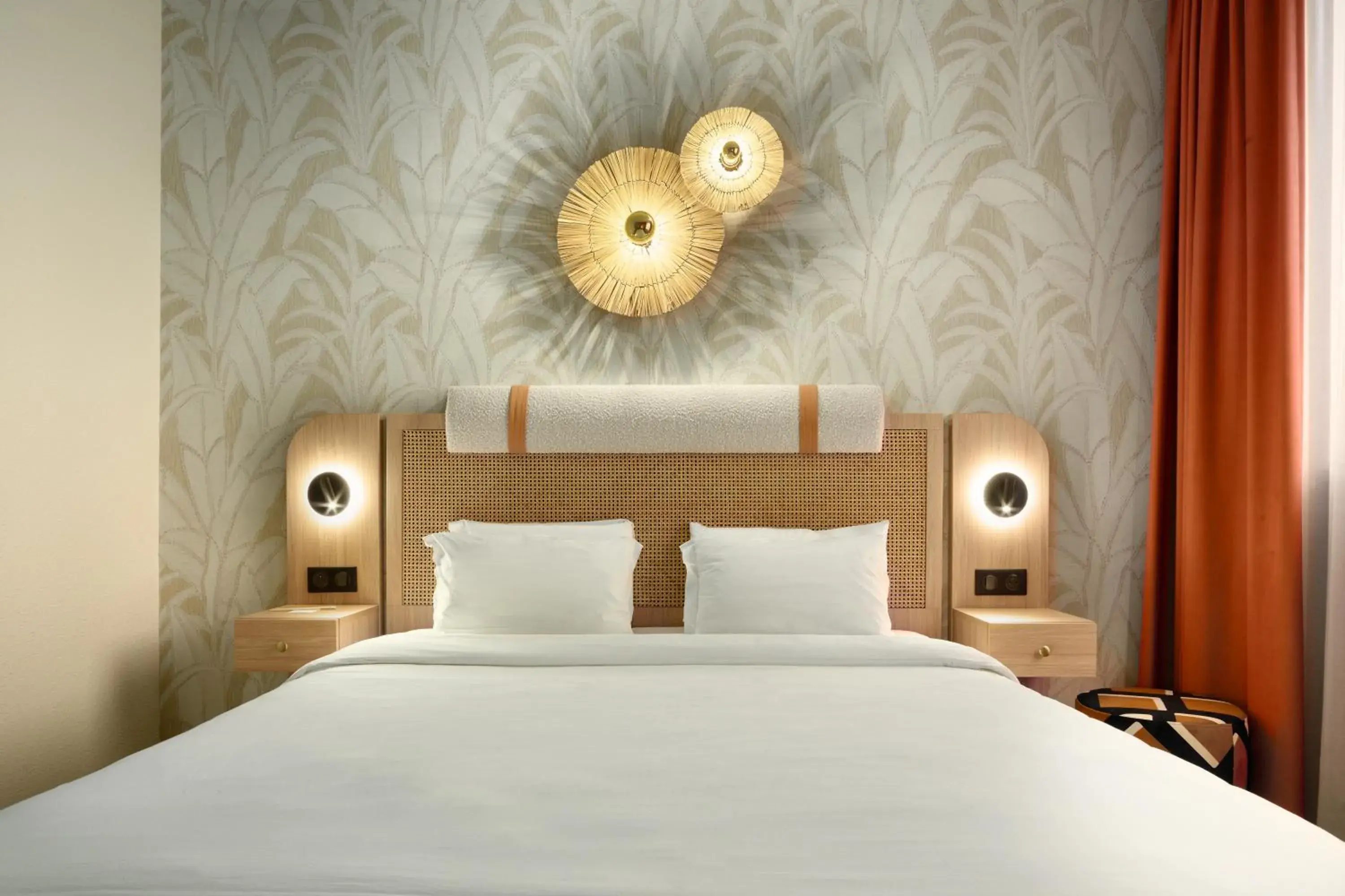 Property building, Bed in Radisson Hotel Clermont-Ferrand Property building, Bed in Radisson Hotel Clermont-Ferrand