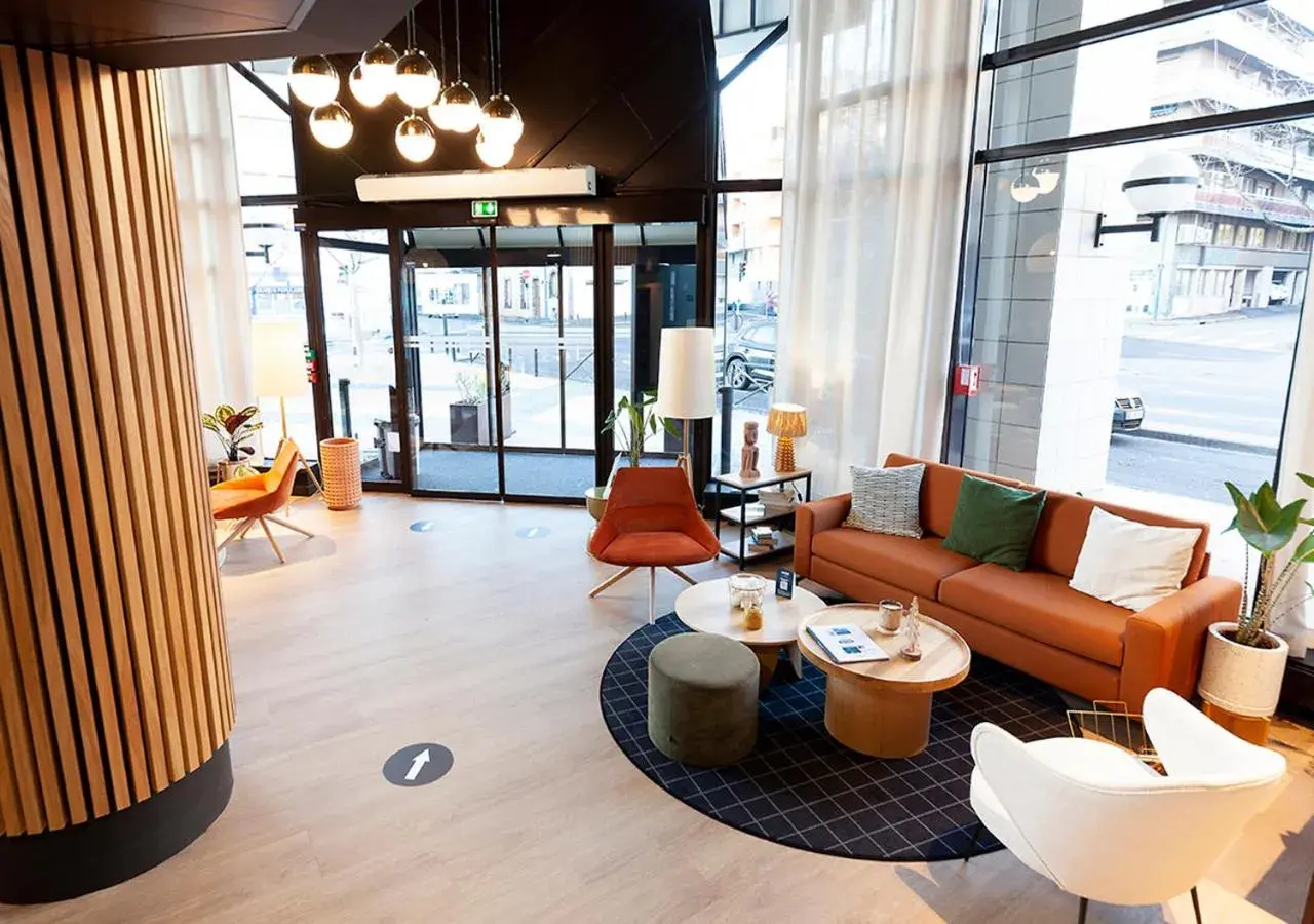 Property building in Kyriad Prestige Hotel Clermont-Ferrand Property building in Kyriad Prestige Hotel Clermont-Ferrand