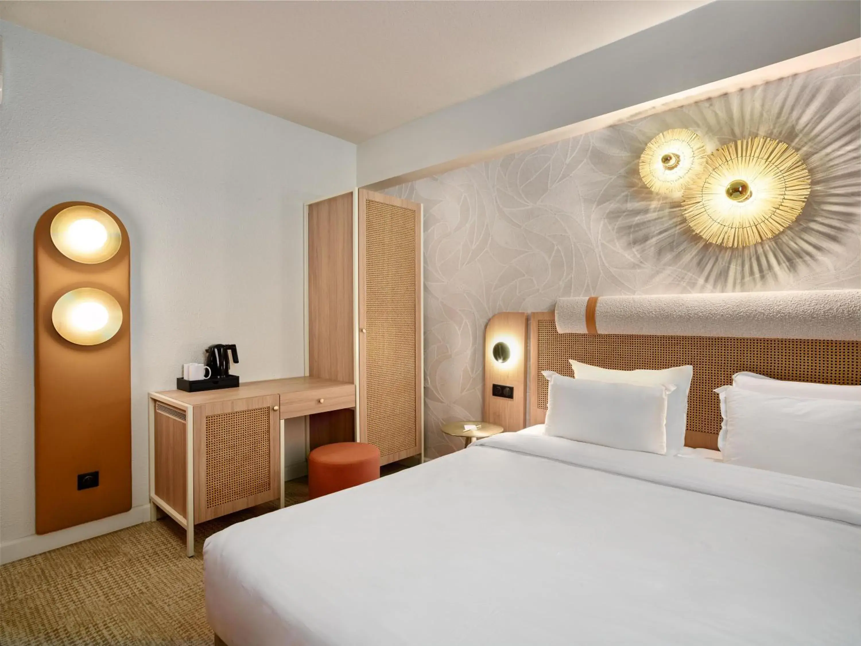 Bedroom, Bed in Radisson Hotel Clermont-Ferrand Bedroom, Bed in Radisson Hotel Clermont-Ferrand