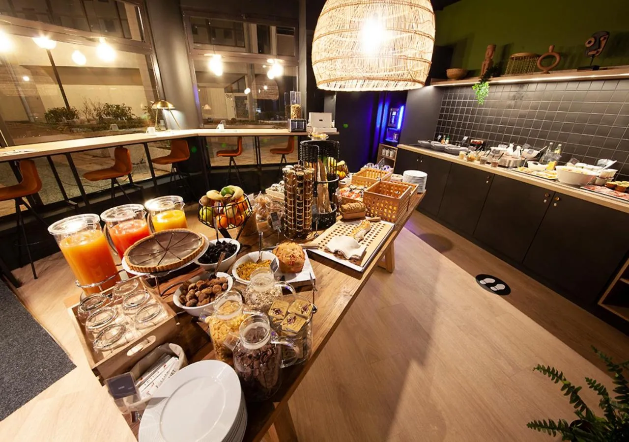 Restaurant/places to eat in Kyriad Prestige Hotel Clermont-Ferrand