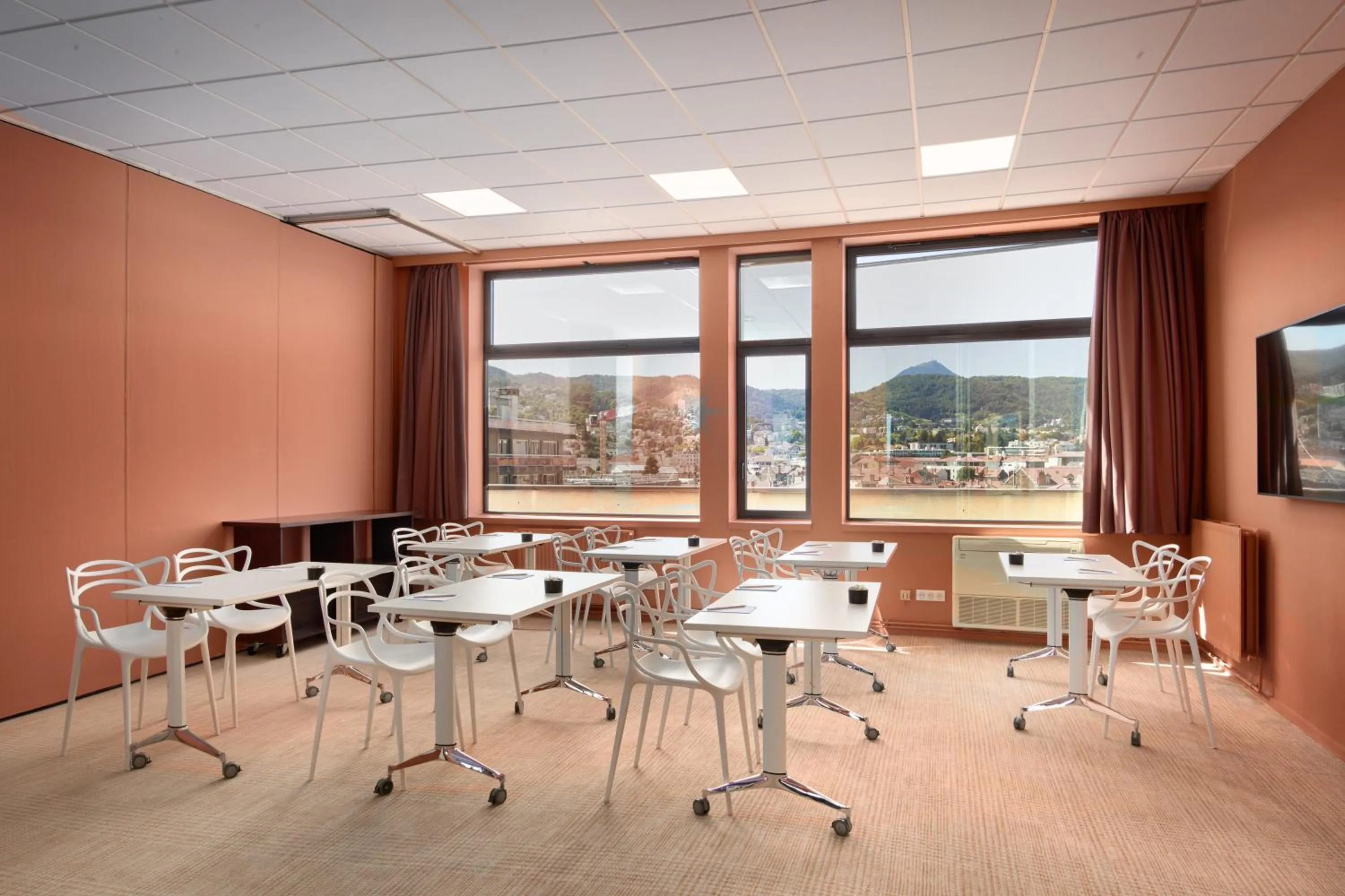 Meeting/conference room in Radisson Hotel Clermont-Ferrand