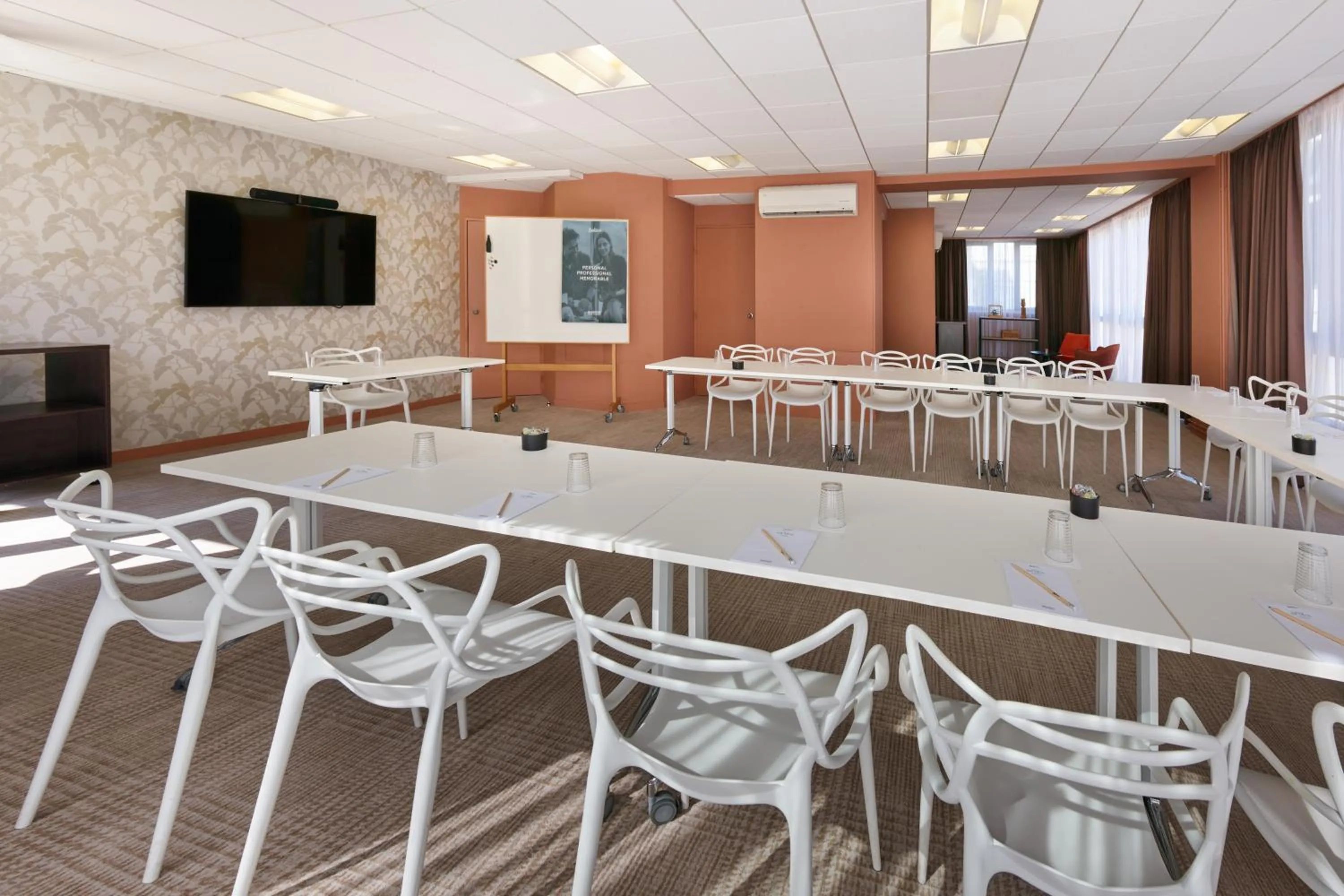 TV and multimedia in Radisson Hotel Clermont-Ferrand