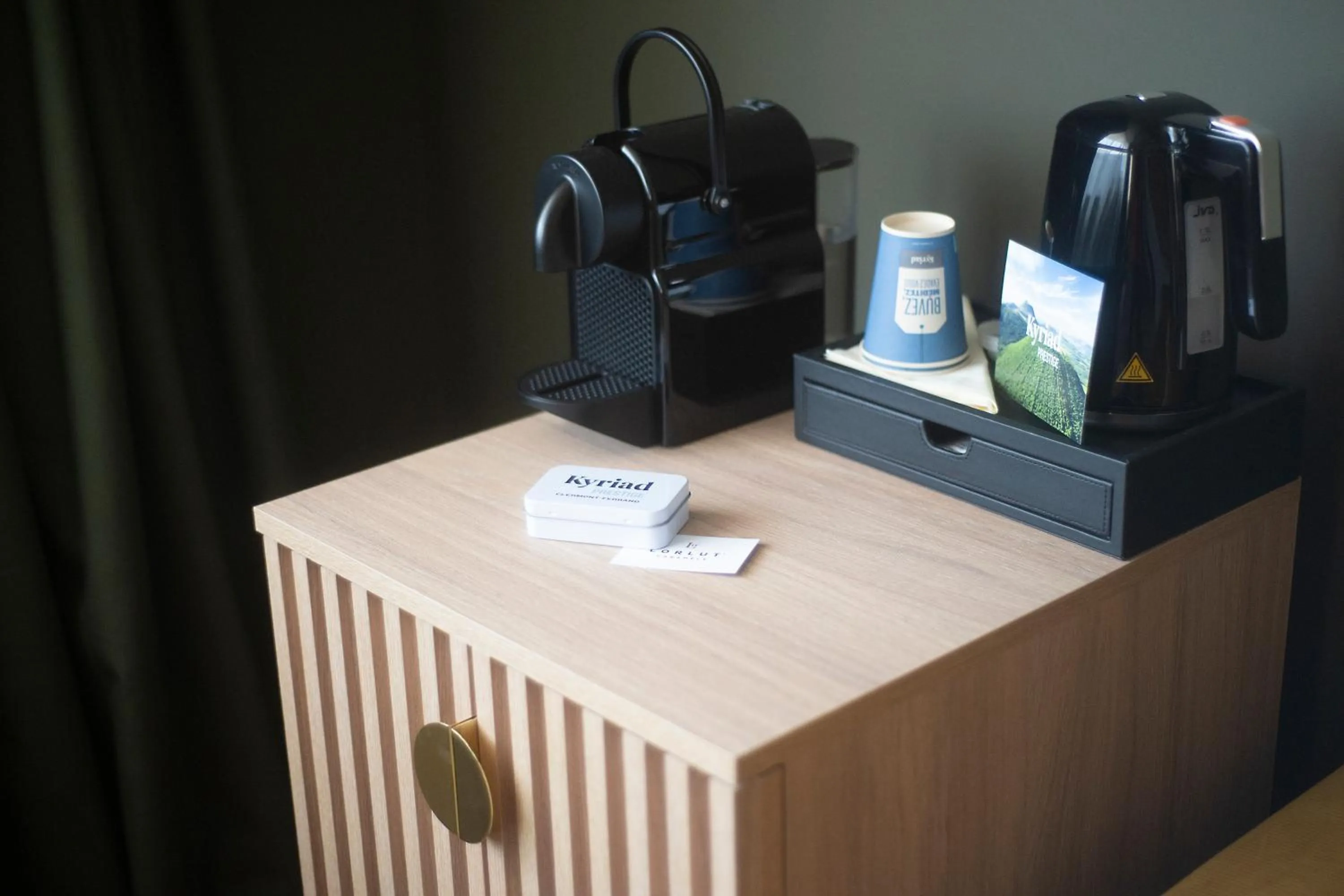Coffee/tea facilities in Kyriad Prestige Hotel Clermont-Ferrand