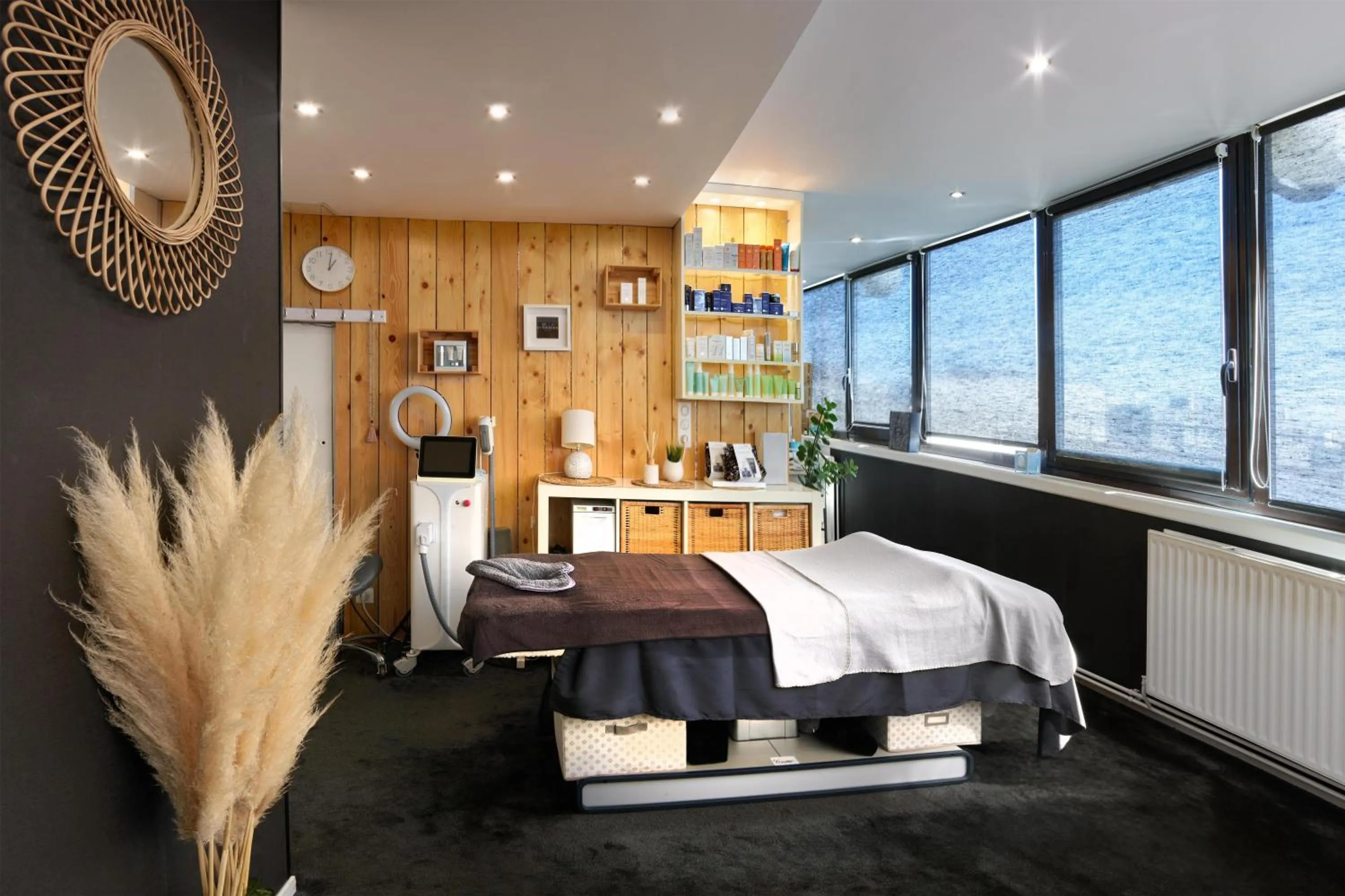 Spa and wellness centre/facilities, Bed in Radisson Hotel Clermont-Ferrand