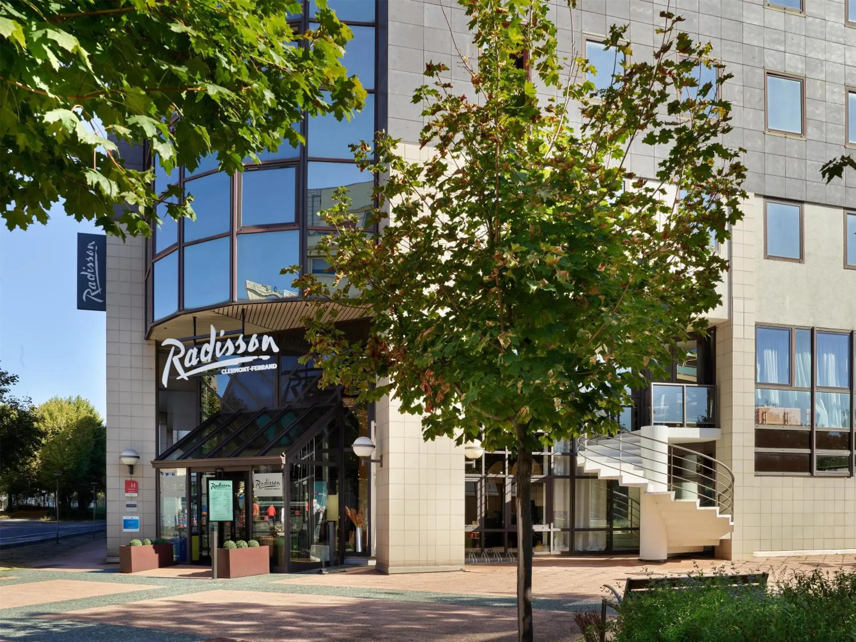 Property building in Radisson Hotel Clermont-Ferrand Property building in Radisson Hotel Clermont-Ferrand