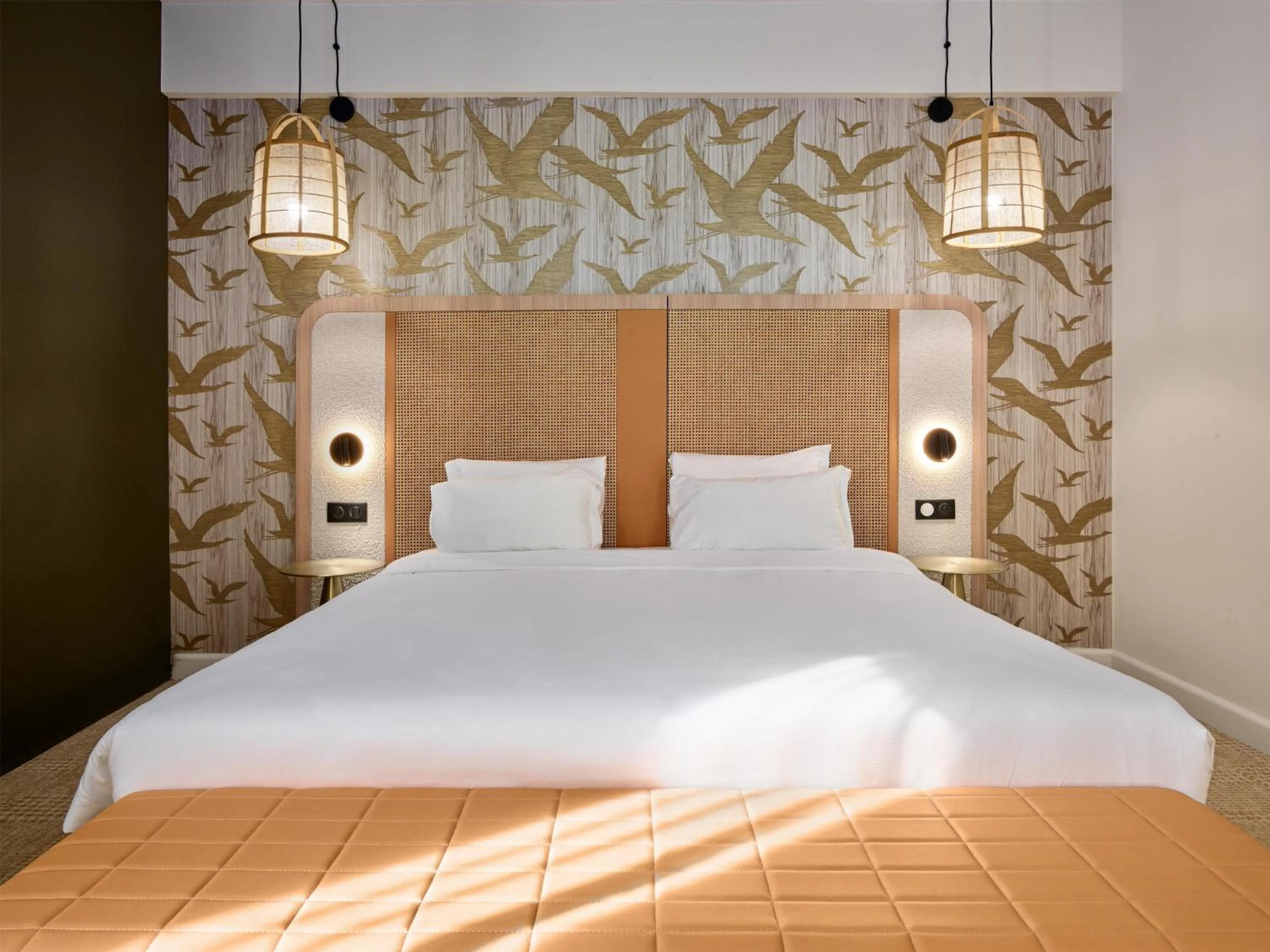 Photo of the whole room, Bed in Radisson Hotel Clermont-Ferrand