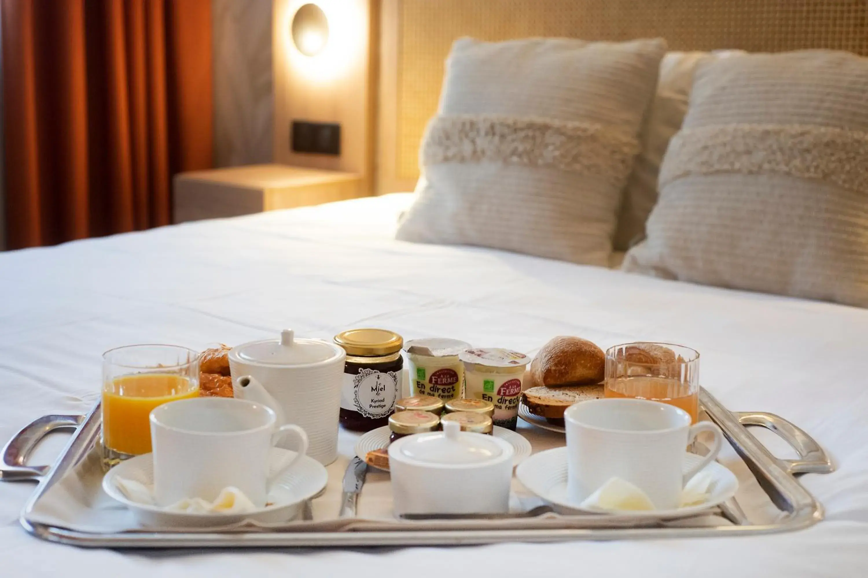 Bed in Kyriad Prestige Hotel Clermont-Ferrand Bed in Kyriad Prestige Hotel Clermont-Ferrand