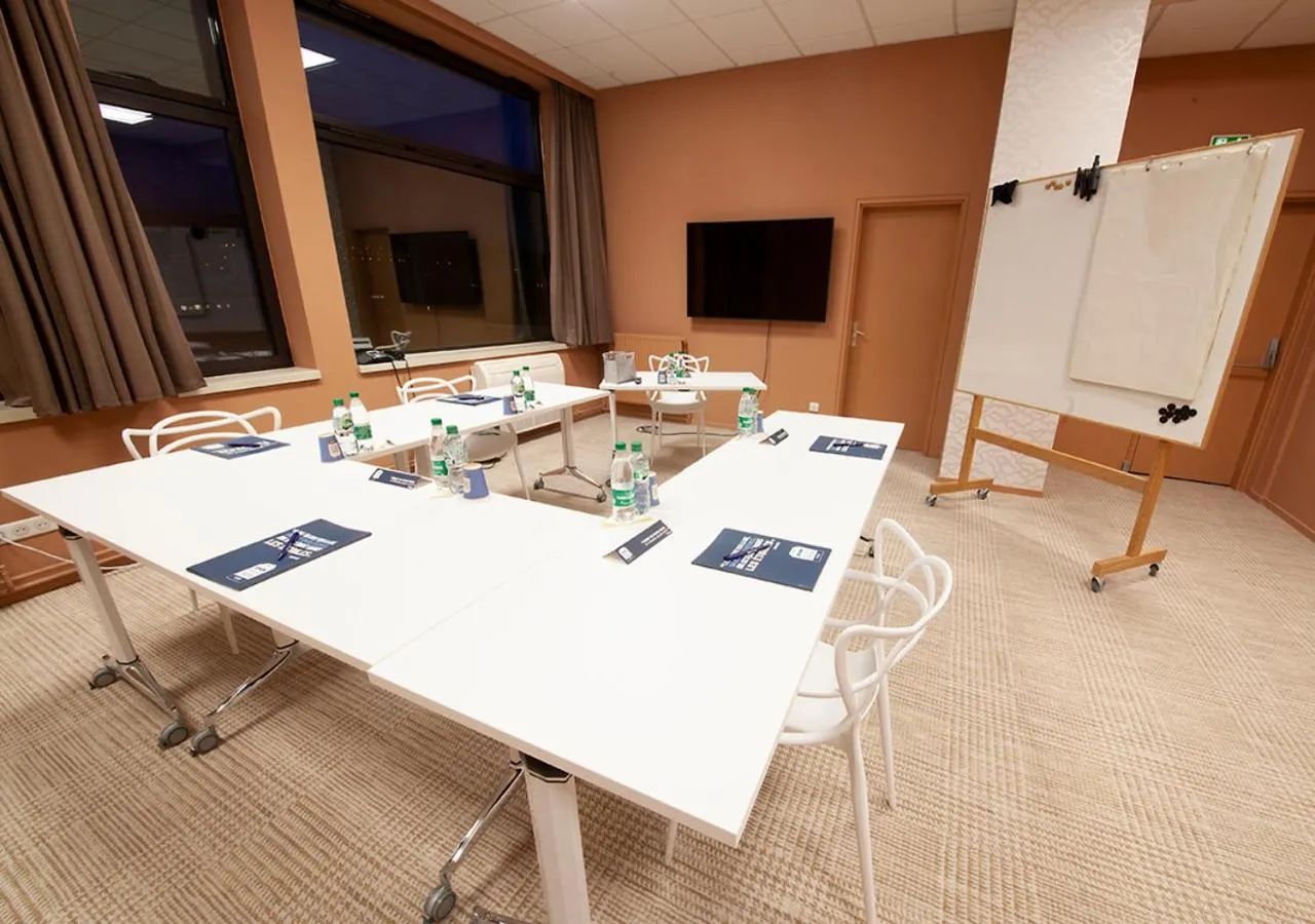 TV and multimedia in Kyriad Prestige Hotel Clermont-Ferrand