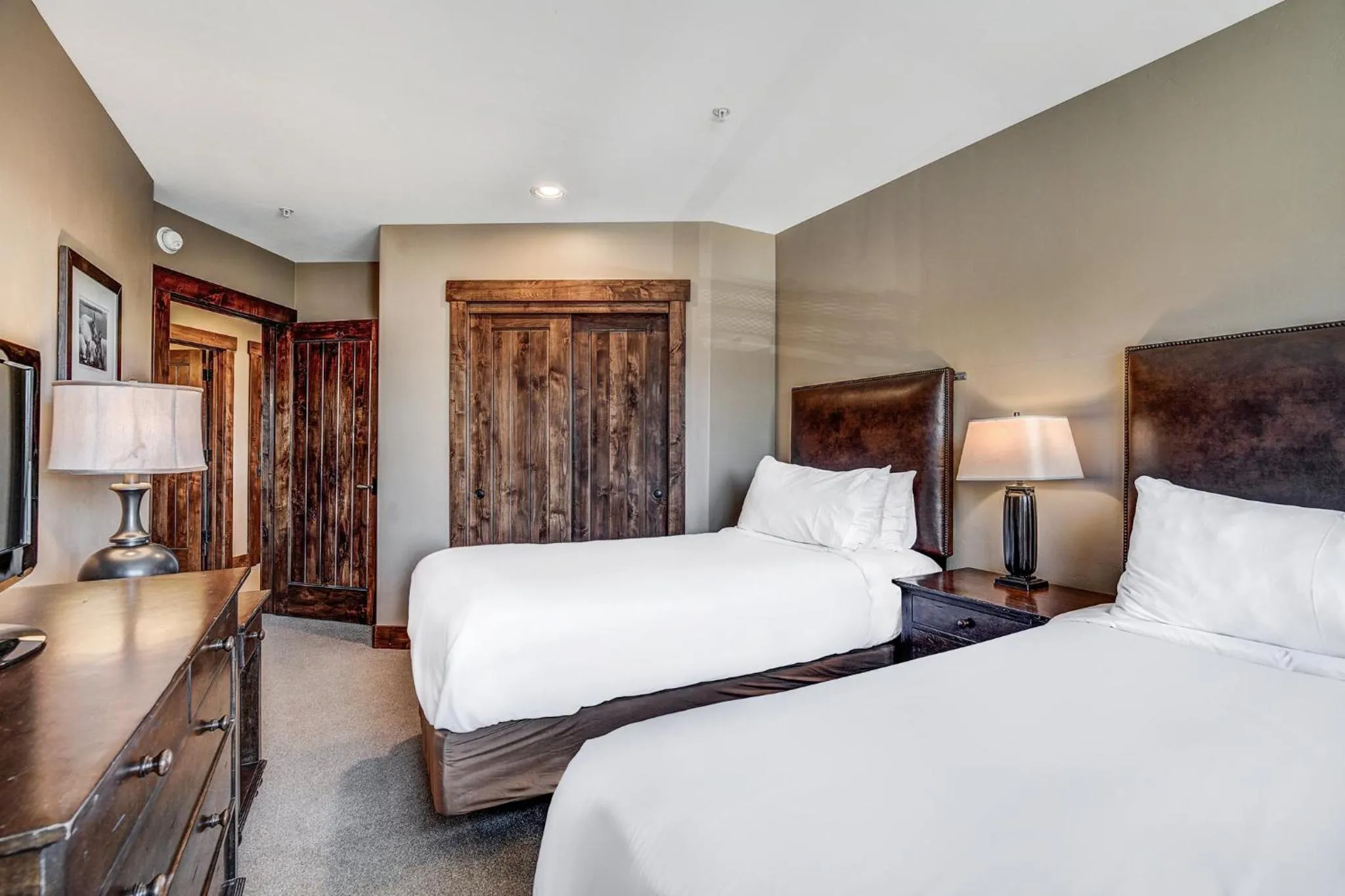 Bedroom, Bed in Crystal Peak Lodge By Vail Resorts