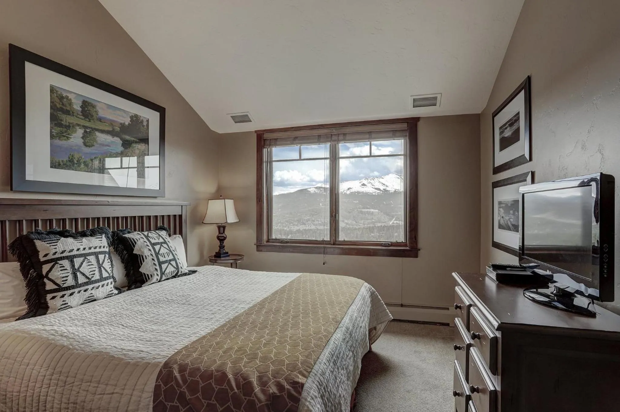 Photo of the whole room, Bed in Crystal Peak Lodge By Vail Resorts