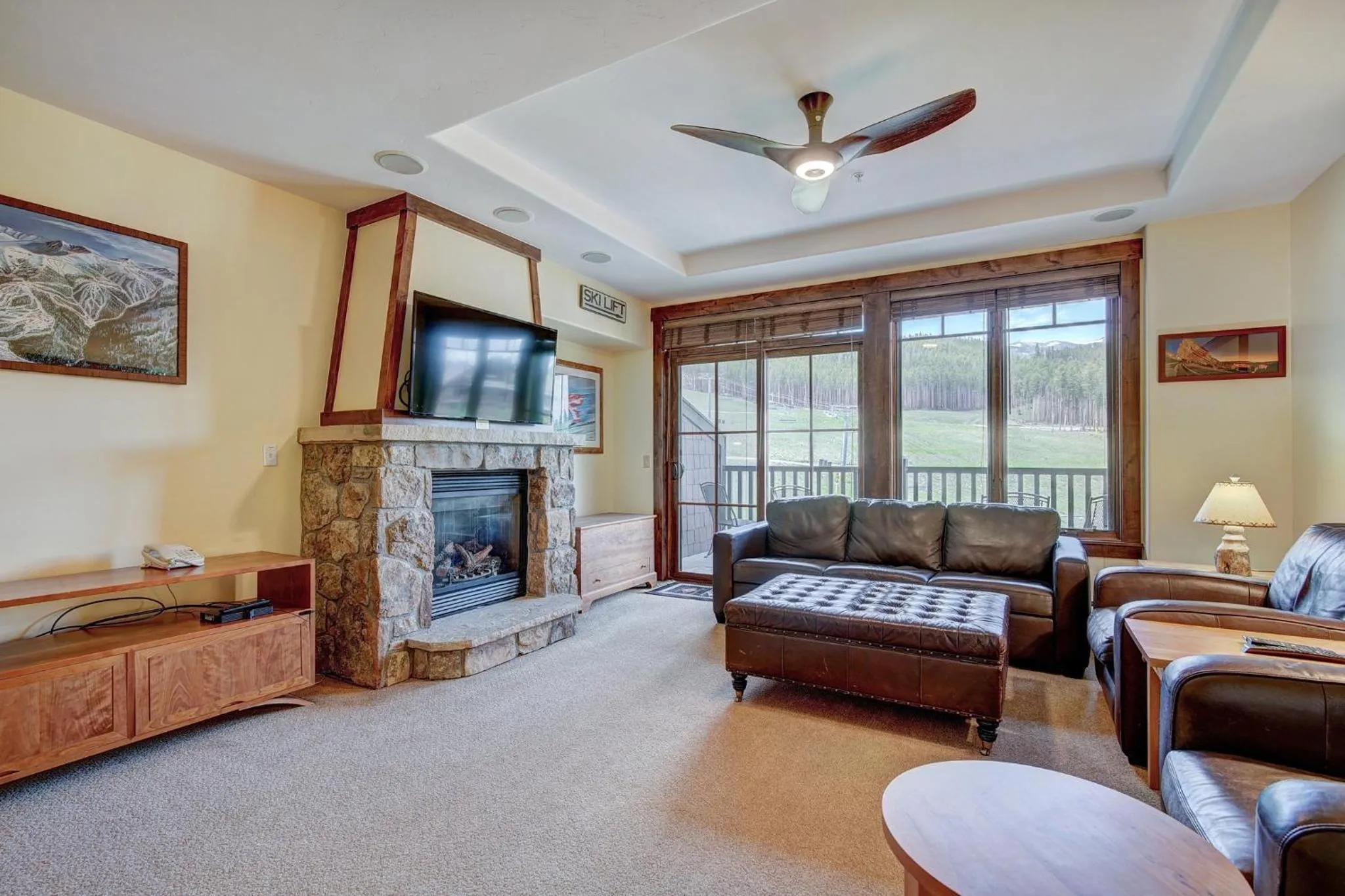 Living room in Crystal Peak Lodge By Vail Resorts