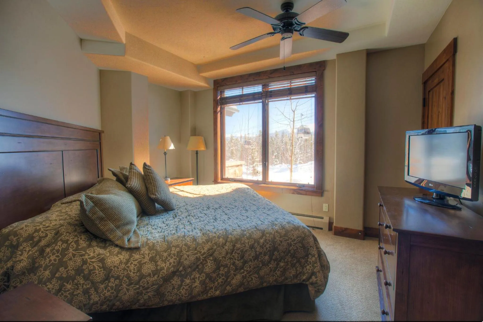Photo of the whole room, Bed in Crystal Peak Lodge By Vail Resorts