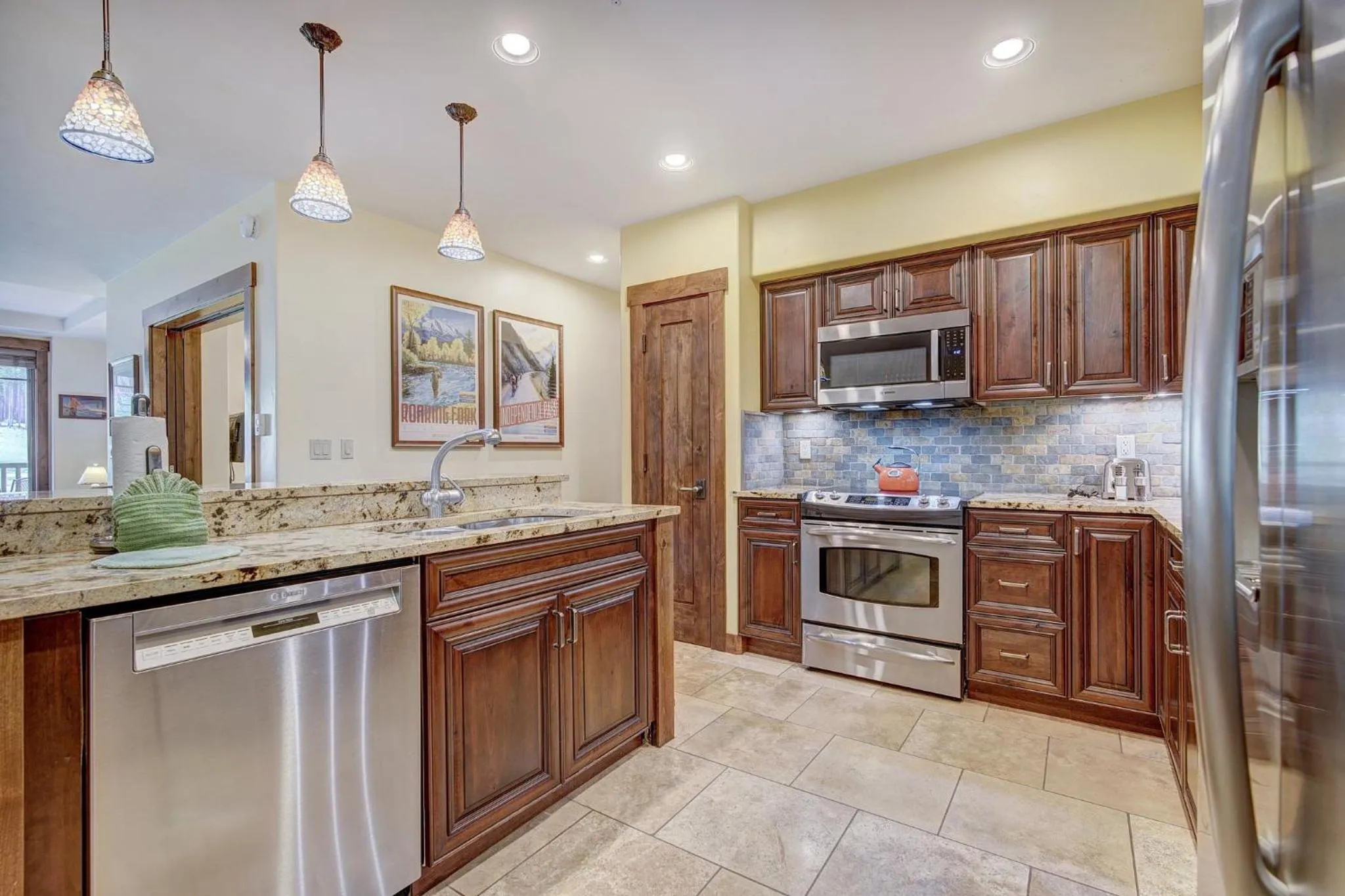 Kitchen or kitchenette in Crystal Peak Lodge By Vail Resorts