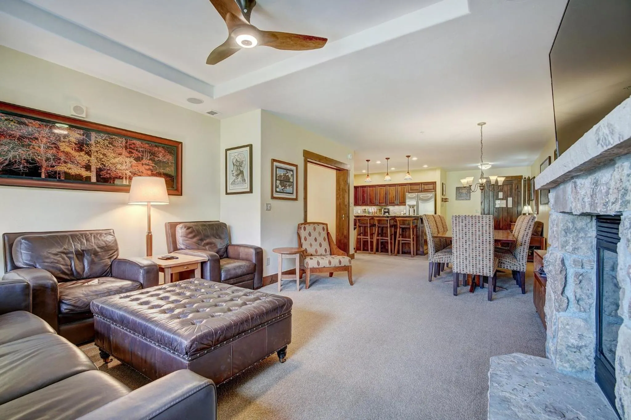 Living room in Crystal Peak Lodge By Vail Resorts