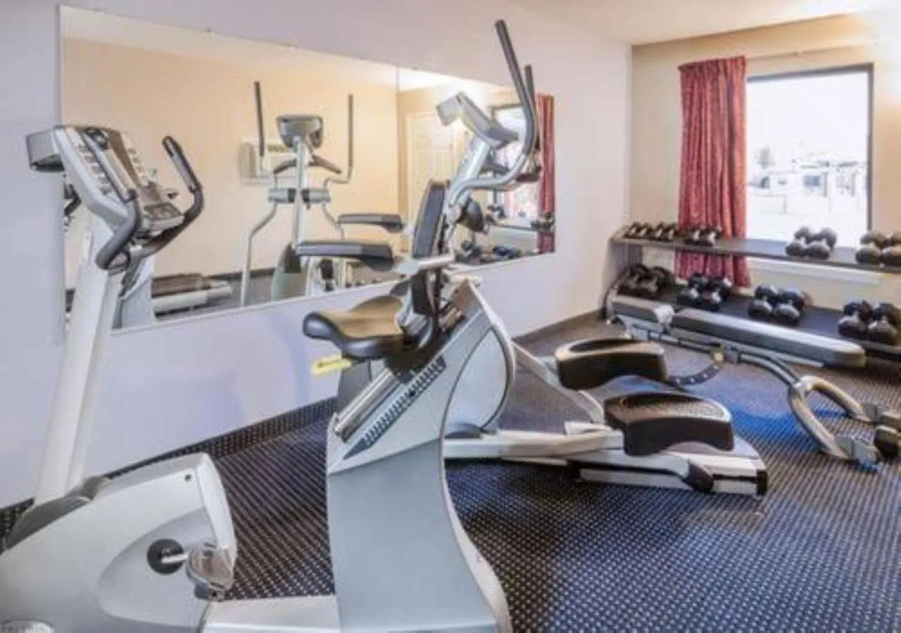 Fitness centre/facilities in Super 8 by Wyndham Mt. Pleasant TX