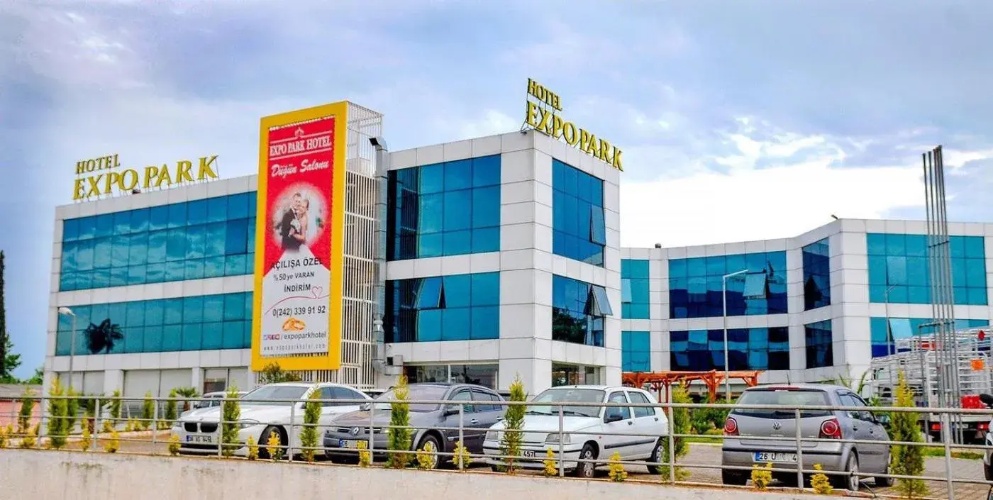 Property building in Expo Park Hotel Property building in Expo Park Hotel