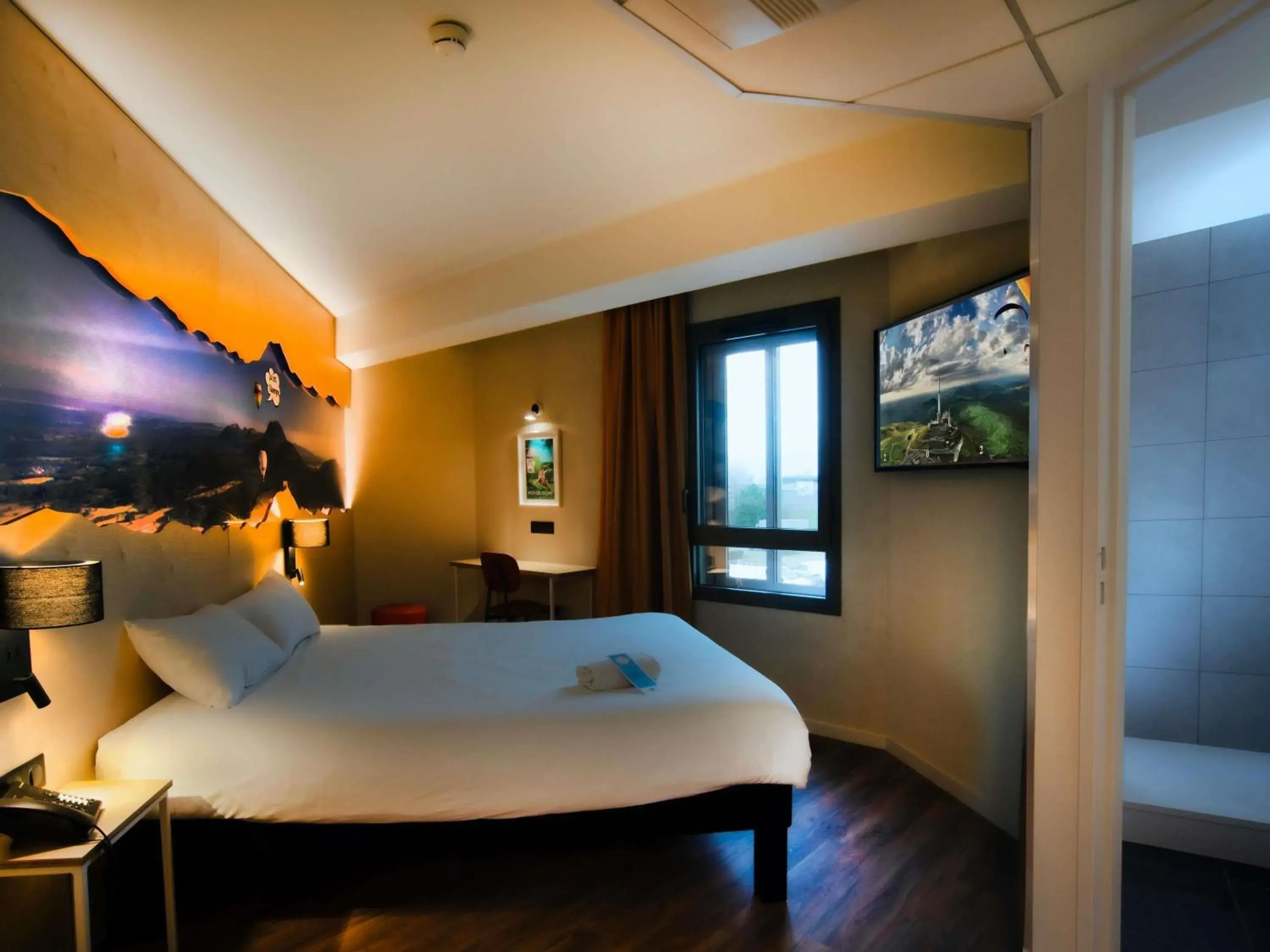 Bedroom, Bed in ibis Styles Clermont-Ferrand Aéroport Bedroom, Bed in ibis Styles Clermont-Ferrand Aéroport