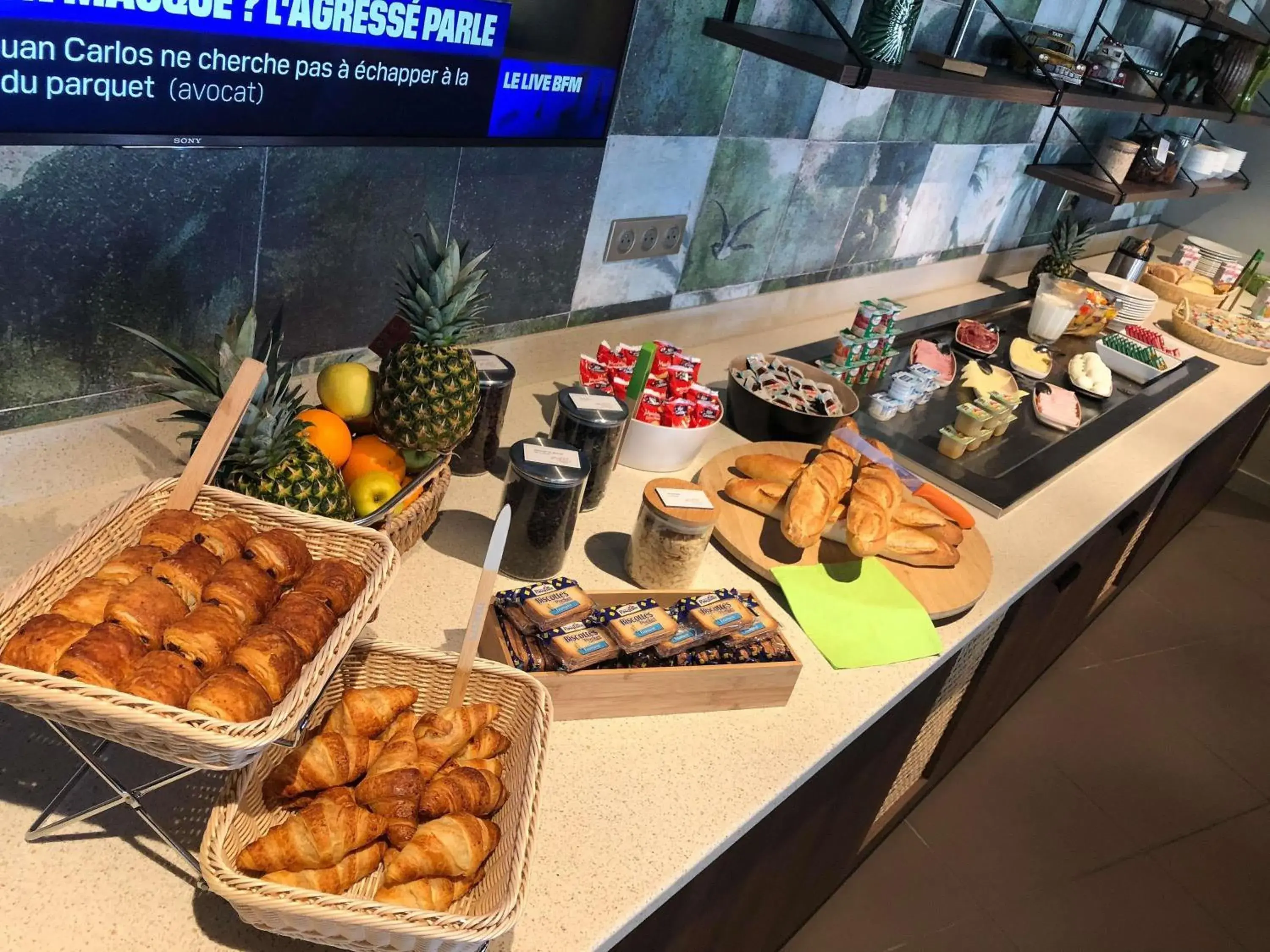 Restaurant/places to eat in ibis Styles Clermont-Ferrand Aéroport Restaurant/places to eat in ibis Styles Clermont-Ferrand Aéroport