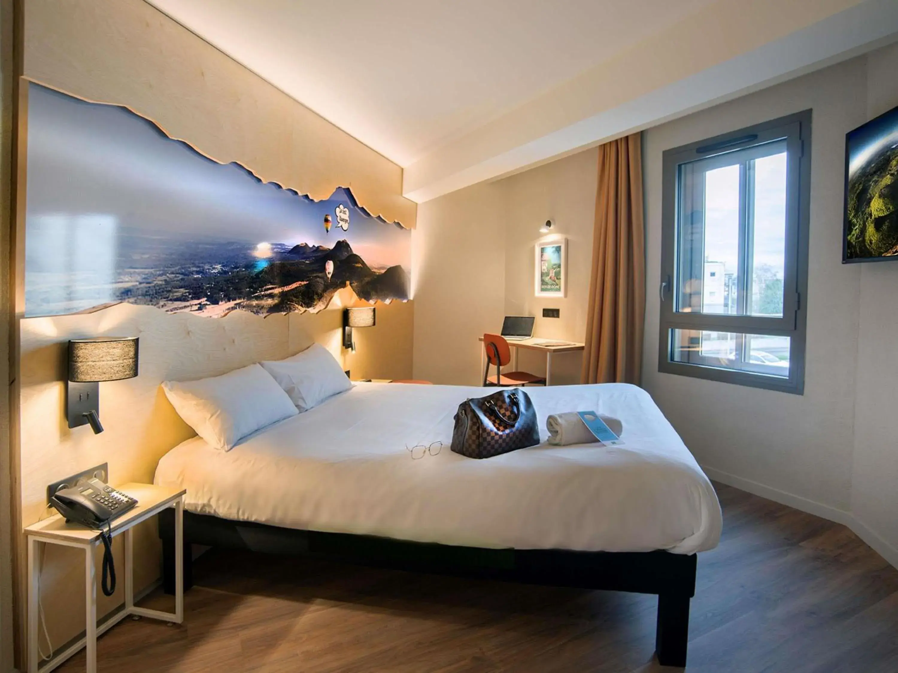 Bedroom, Bed in ibis Styles Clermont-Ferrand Aéroport Bedroom, Bed in ibis Styles Clermont-Ferrand Aéroport