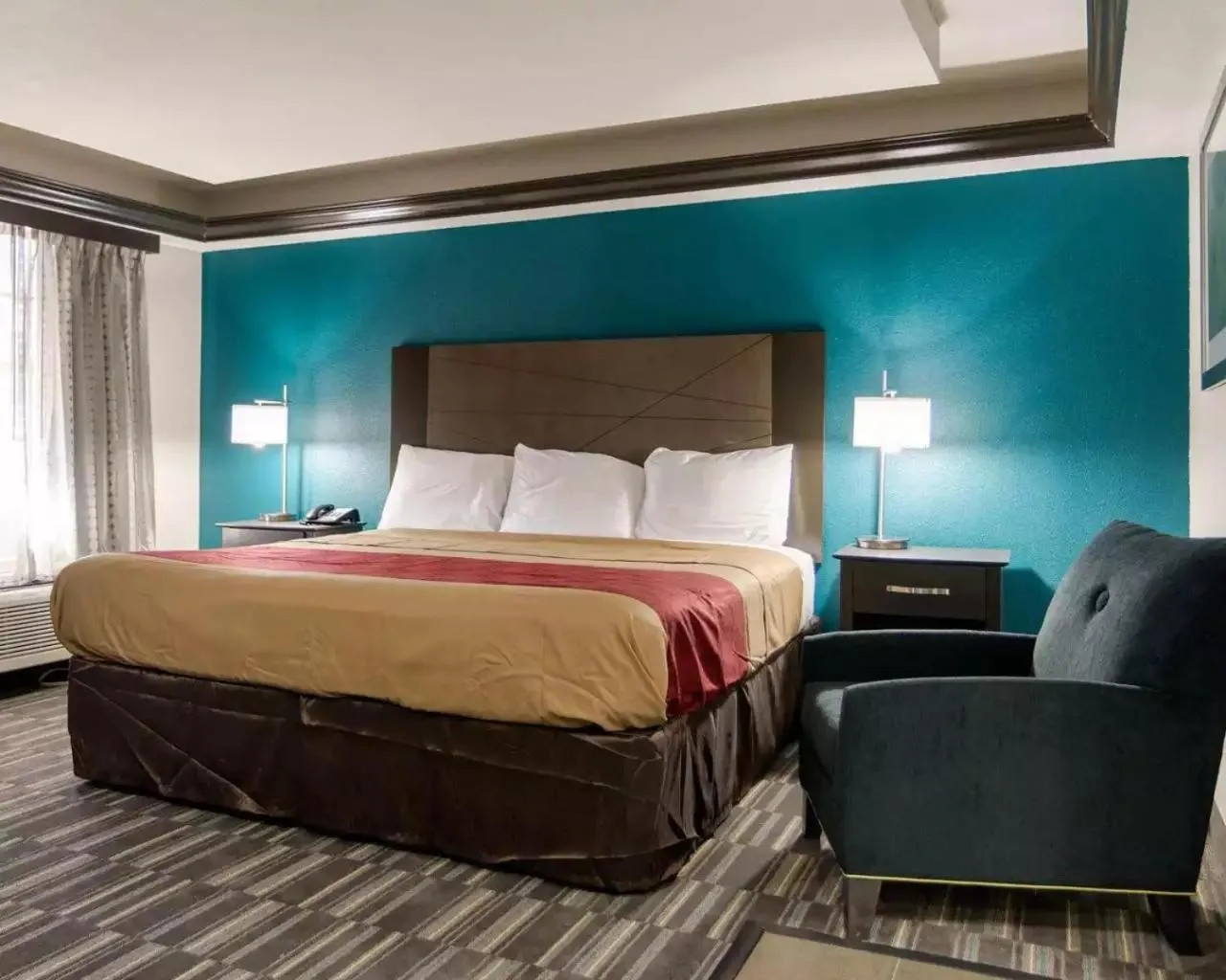 Bed in HomeStay Inn & Suites