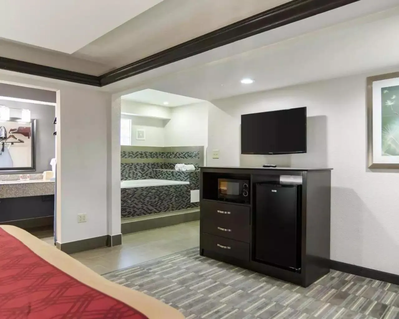 TV and multimedia in HomeStay Inn & Suites