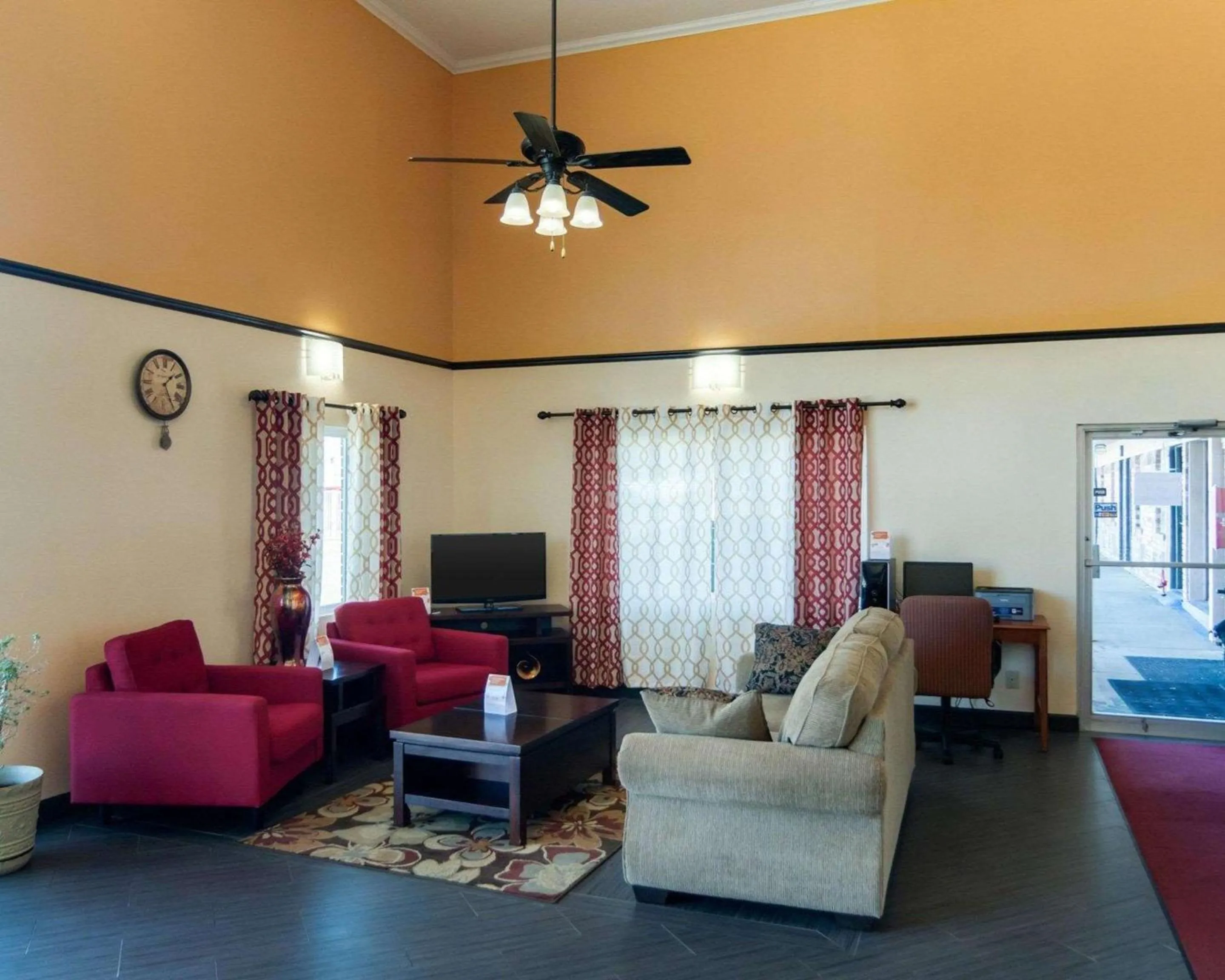 Lobby or reception in HomeStay Inn & Suites