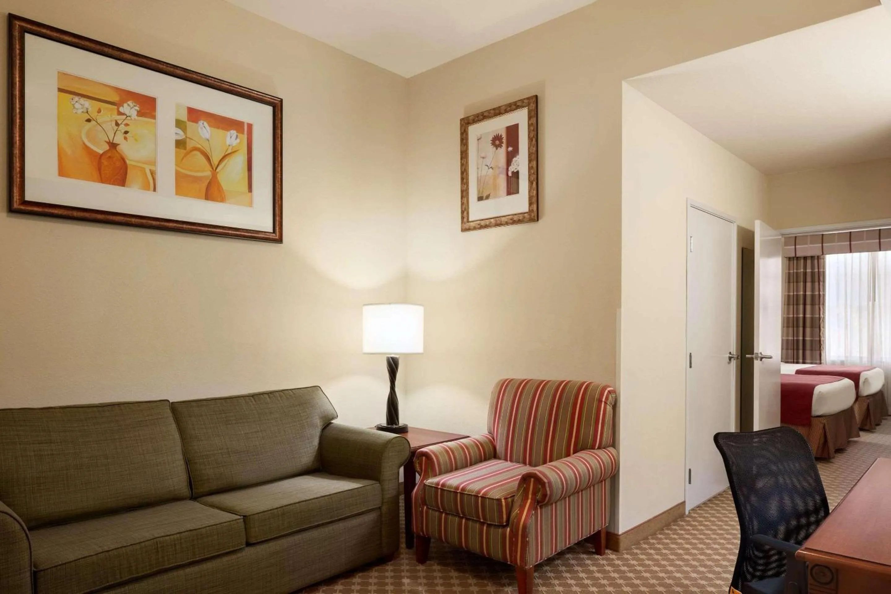 Bedroom in Country Inn & Suites by Radisson, Crestview, FL