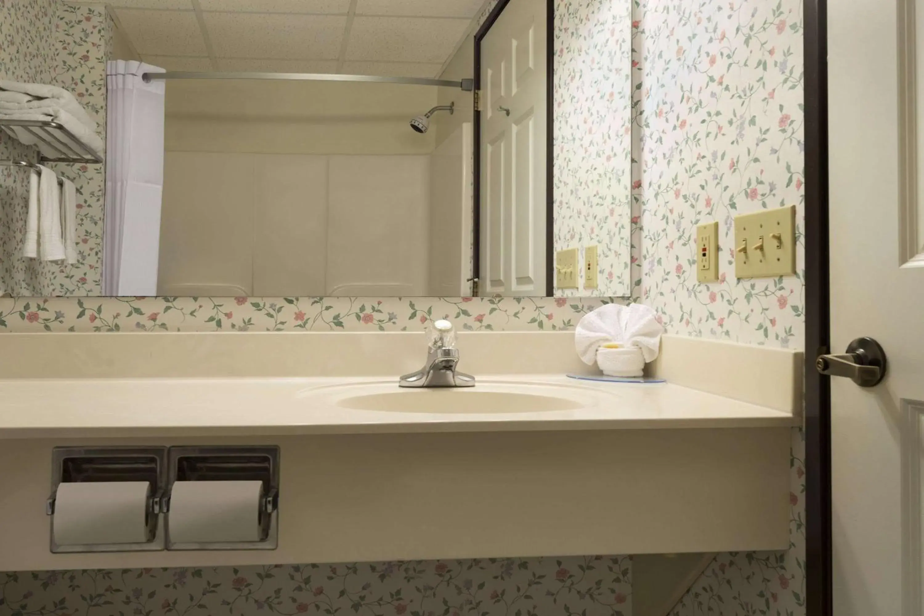 Photo of the whole room in Days Inn by Wyndham Grayling Photo of the whole room in Days Inn by Wyndham Grayling