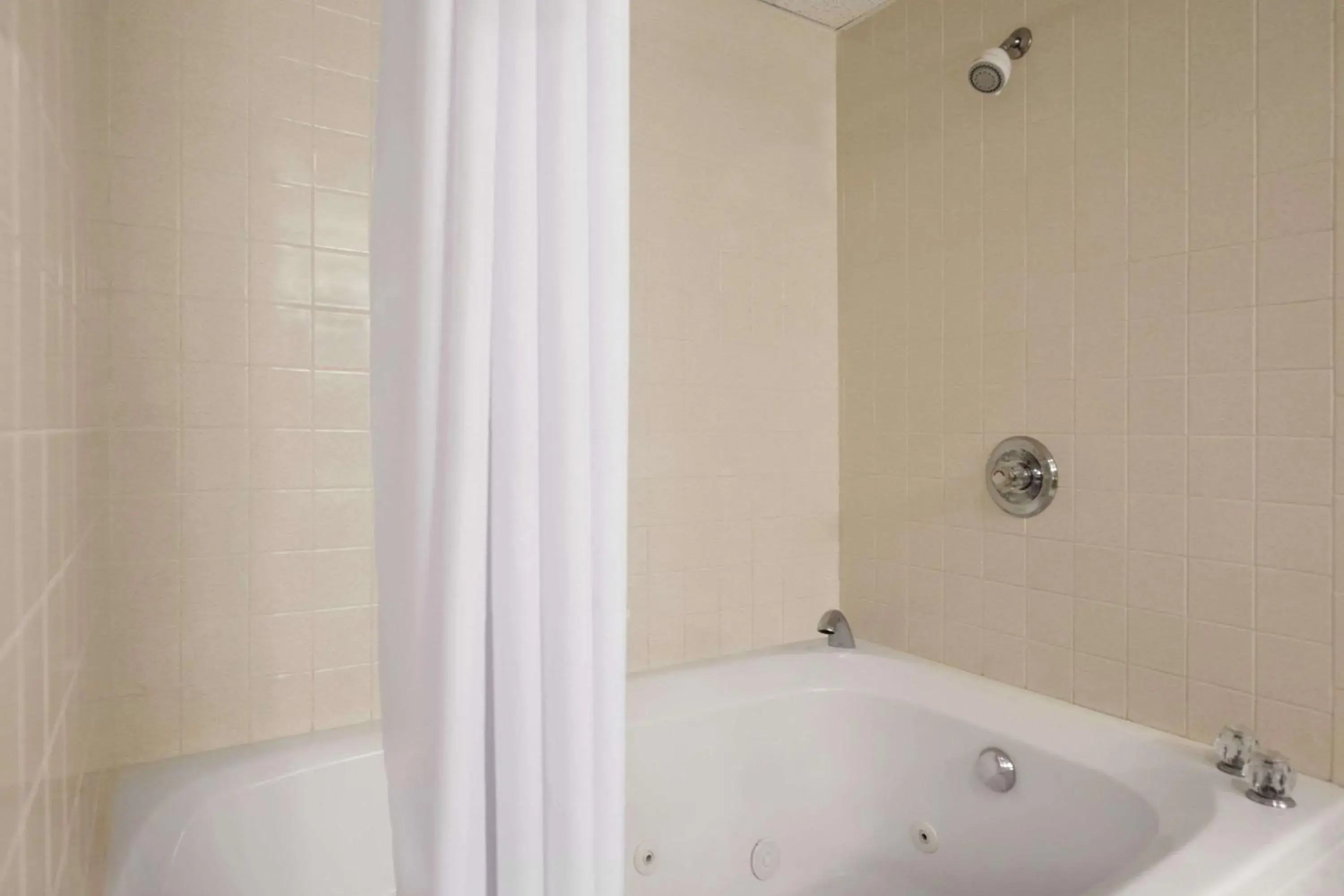 Photo of the whole room in Days Inn by Wyndham Grayling Photo of the whole room in Days Inn by Wyndham Grayling