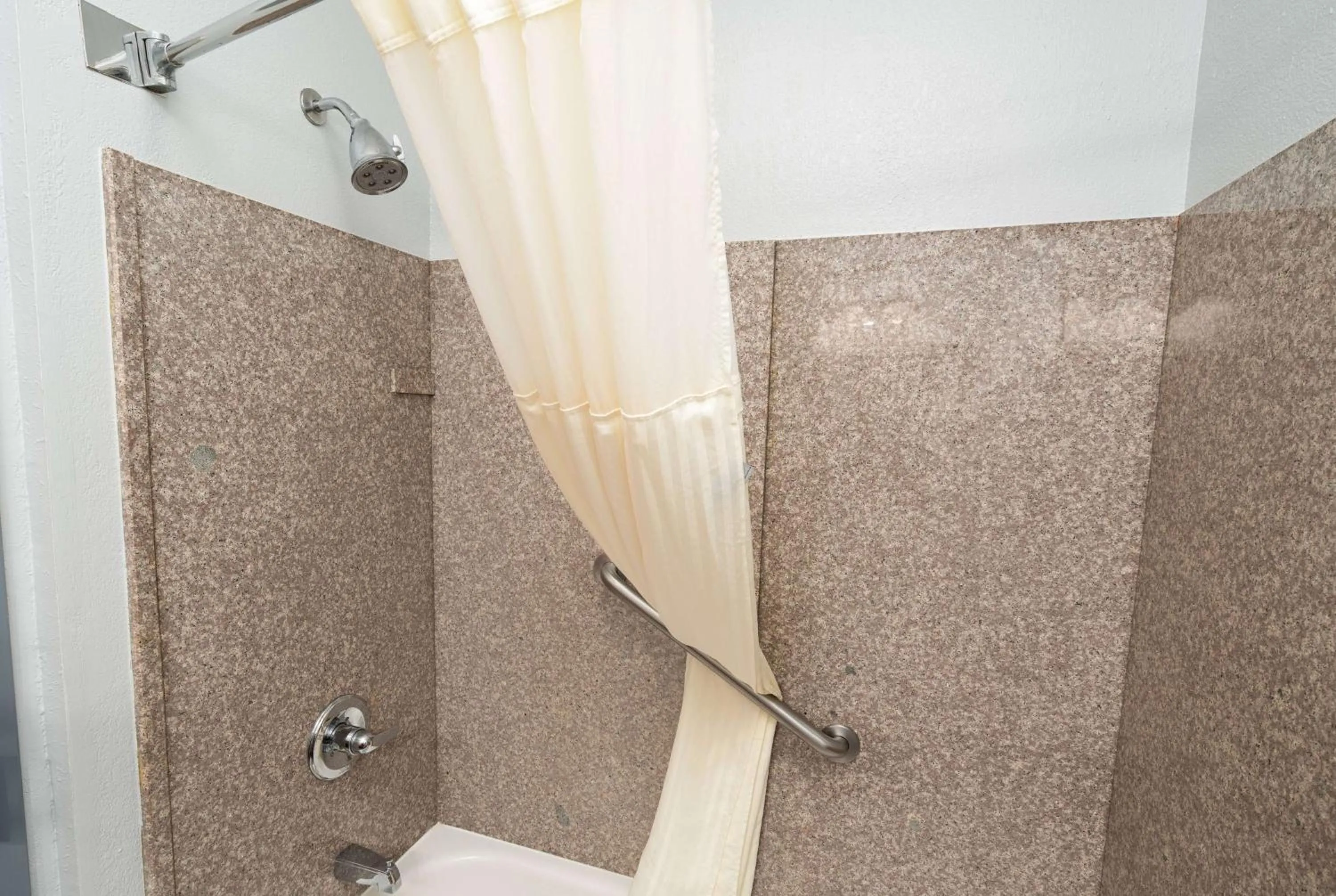 TV and multimedia in Baymont by Wyndham Augusta Riverwatch