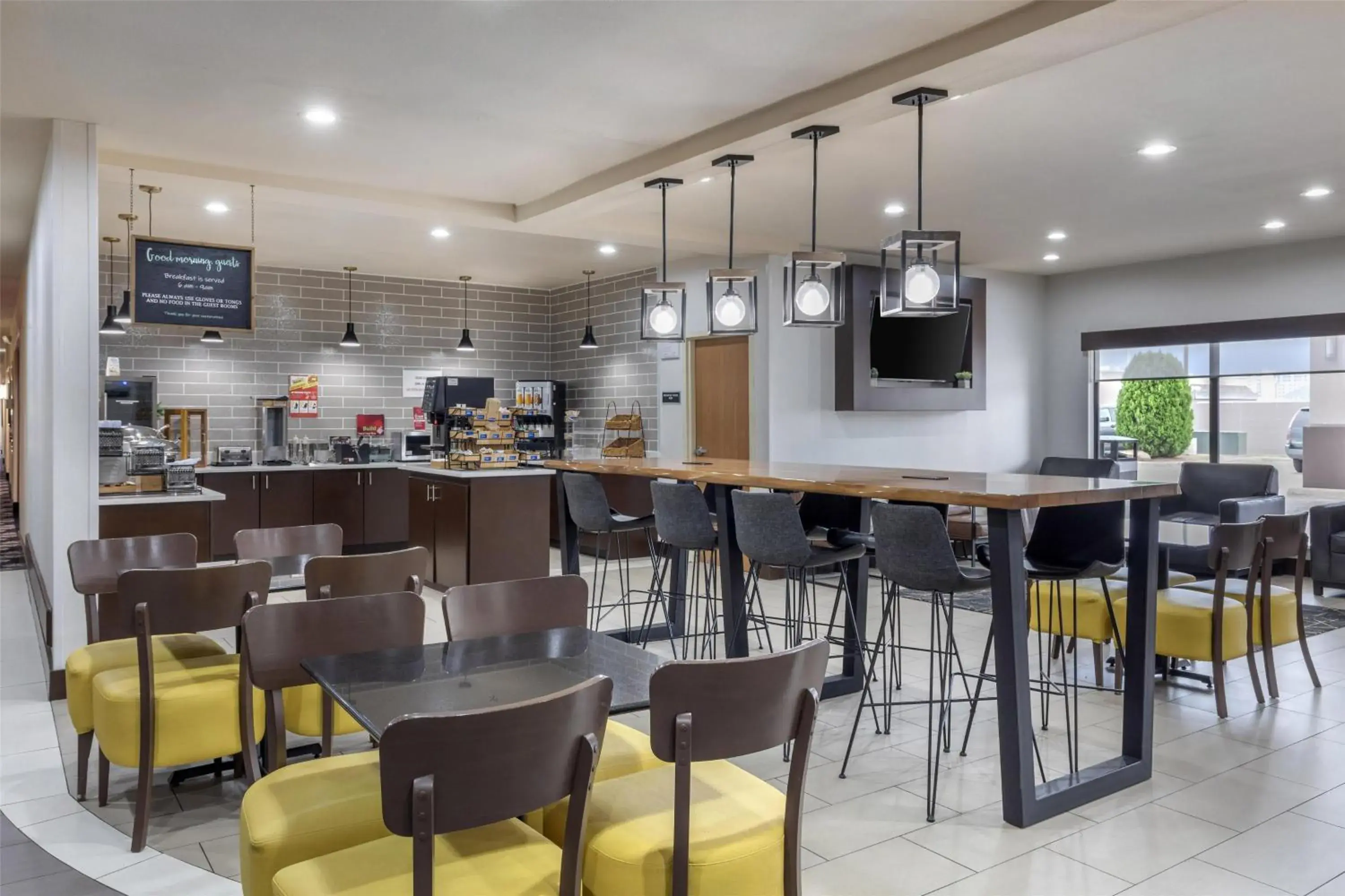 Breakfast in Best Western Plus Denton Inn & Suites Breakfast in Best Western Plus Denton Inn & Suites