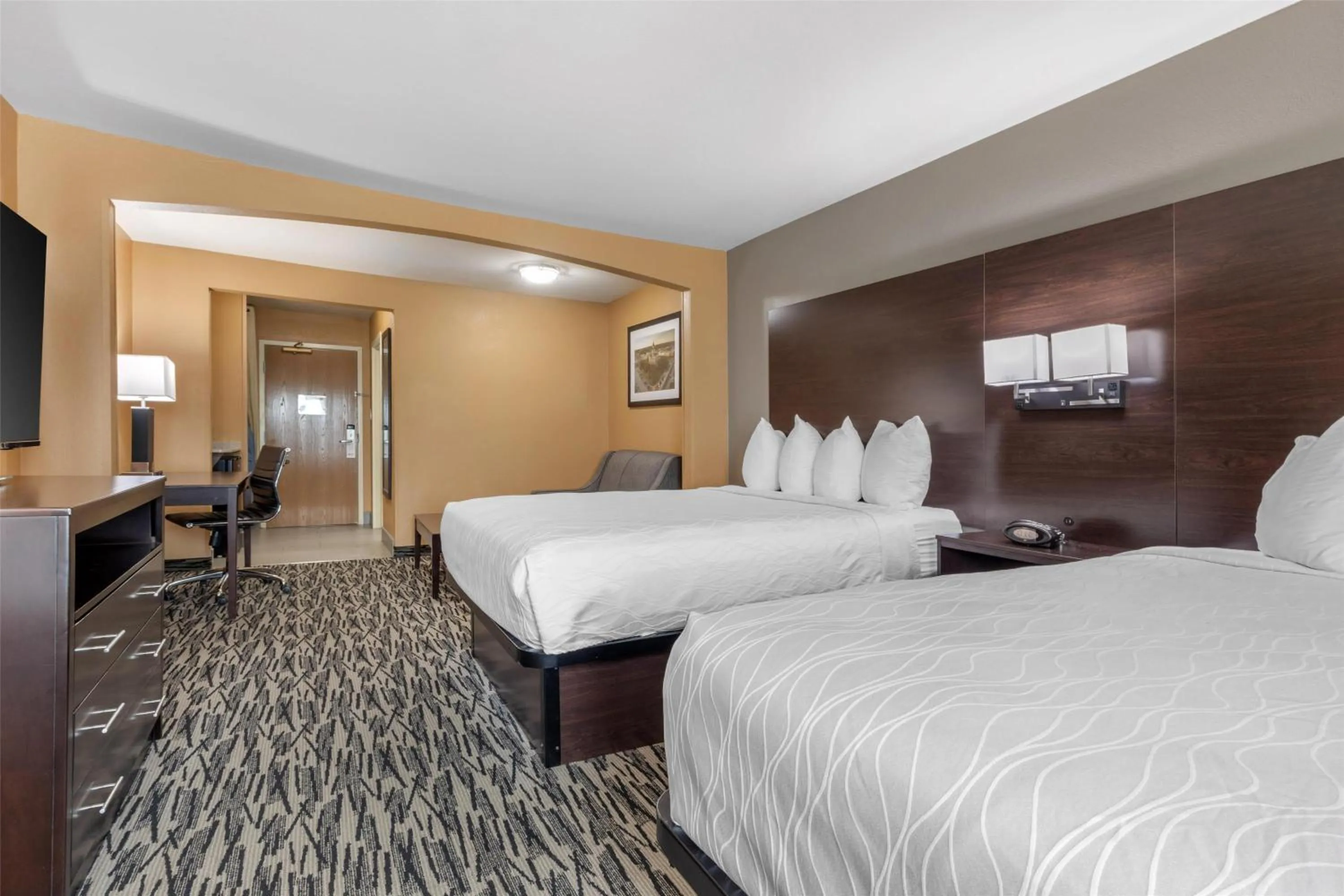 Photo of the whole room, Bed in Best Western Plus Denton Inn & Suites