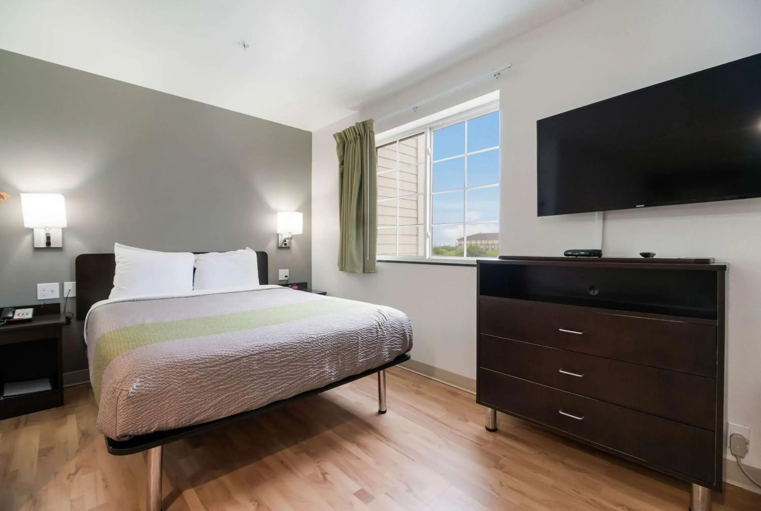 TV and multimedia, Bed in Studio 6-Ingleside, TX TV and multimedia, Bed in Studio 6-Ingleside, TX