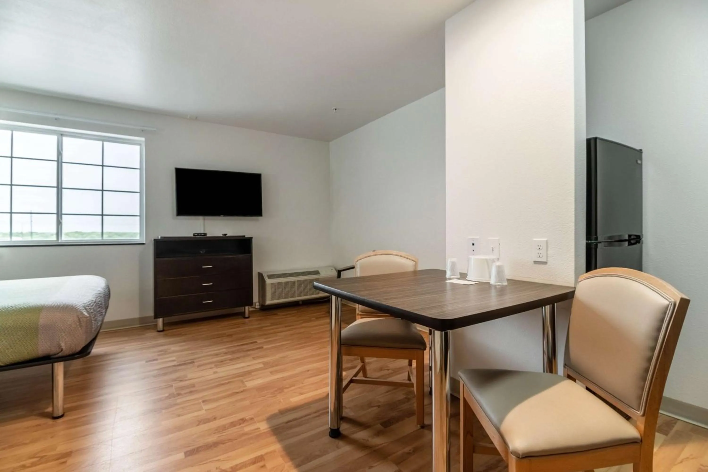 TV and multimedia in Studio 6-Ingleside, TX