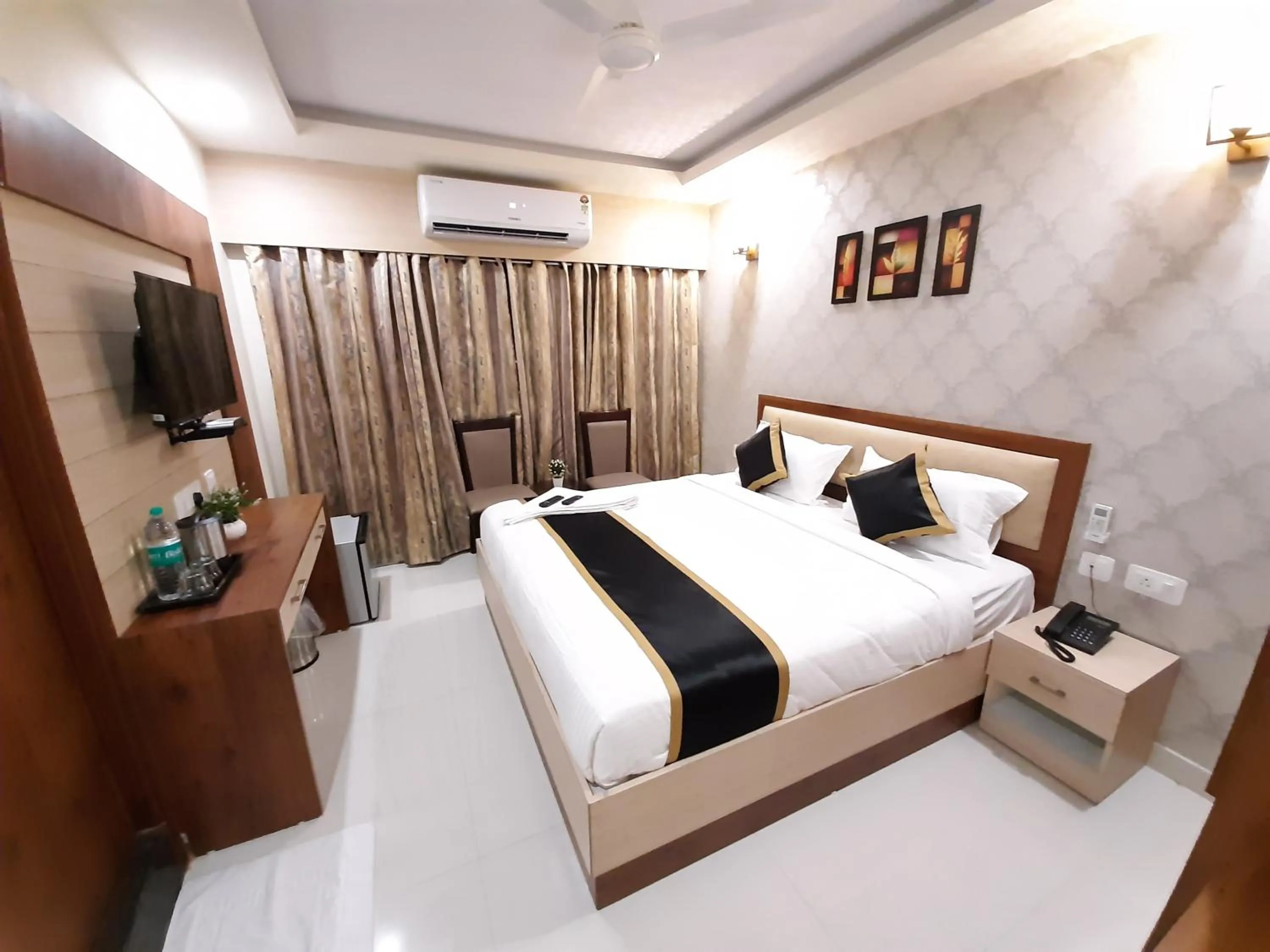 Photo of the whole room, Bed in Liza Regency