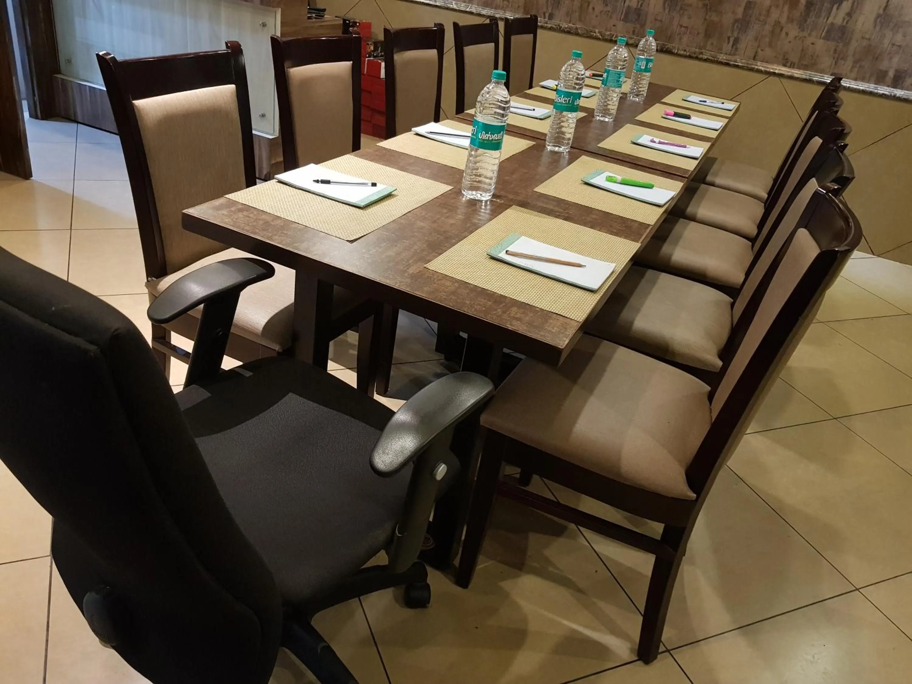 Business facilities in Liza Regency