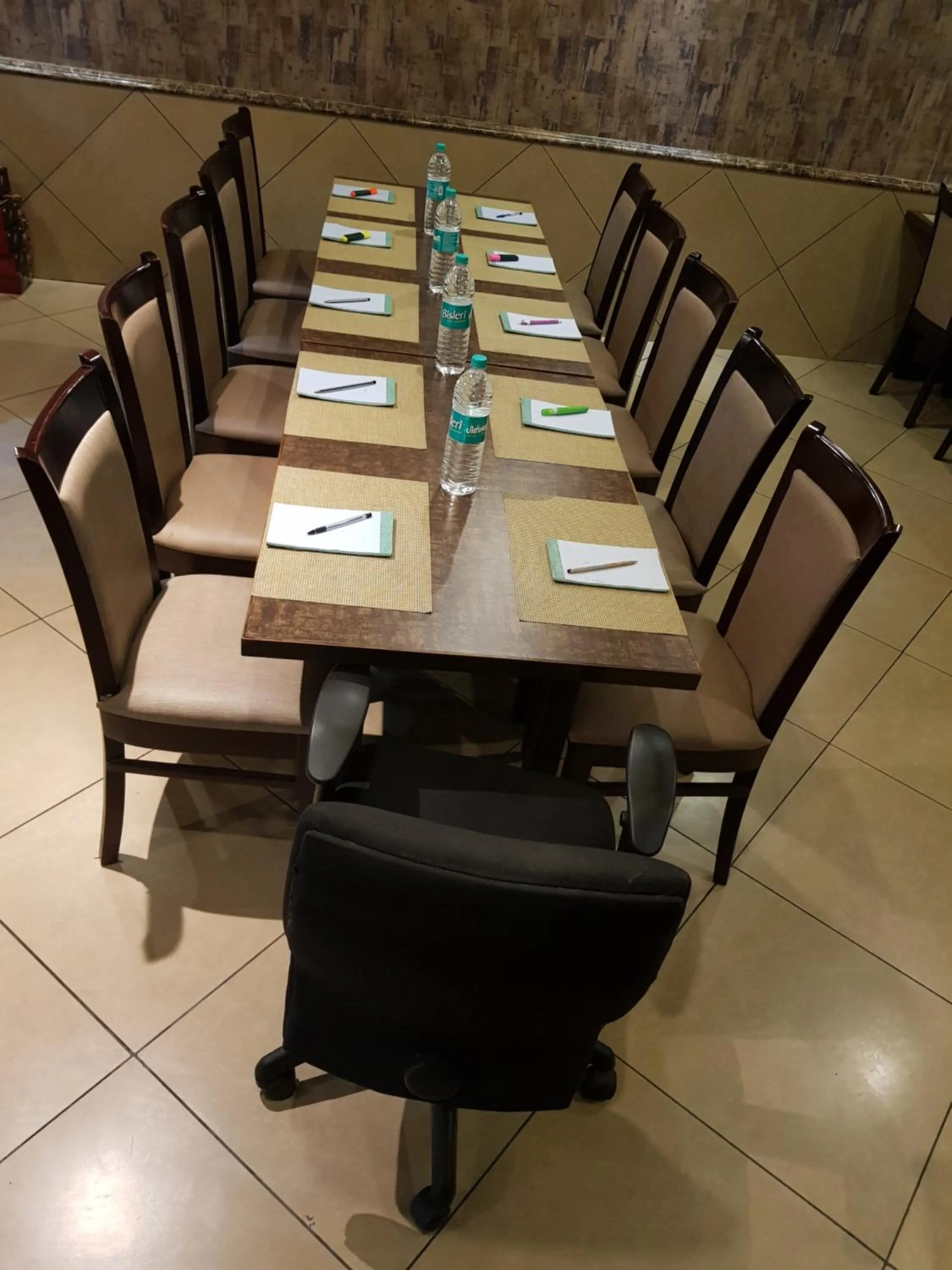 Business facilities in Liza Regency