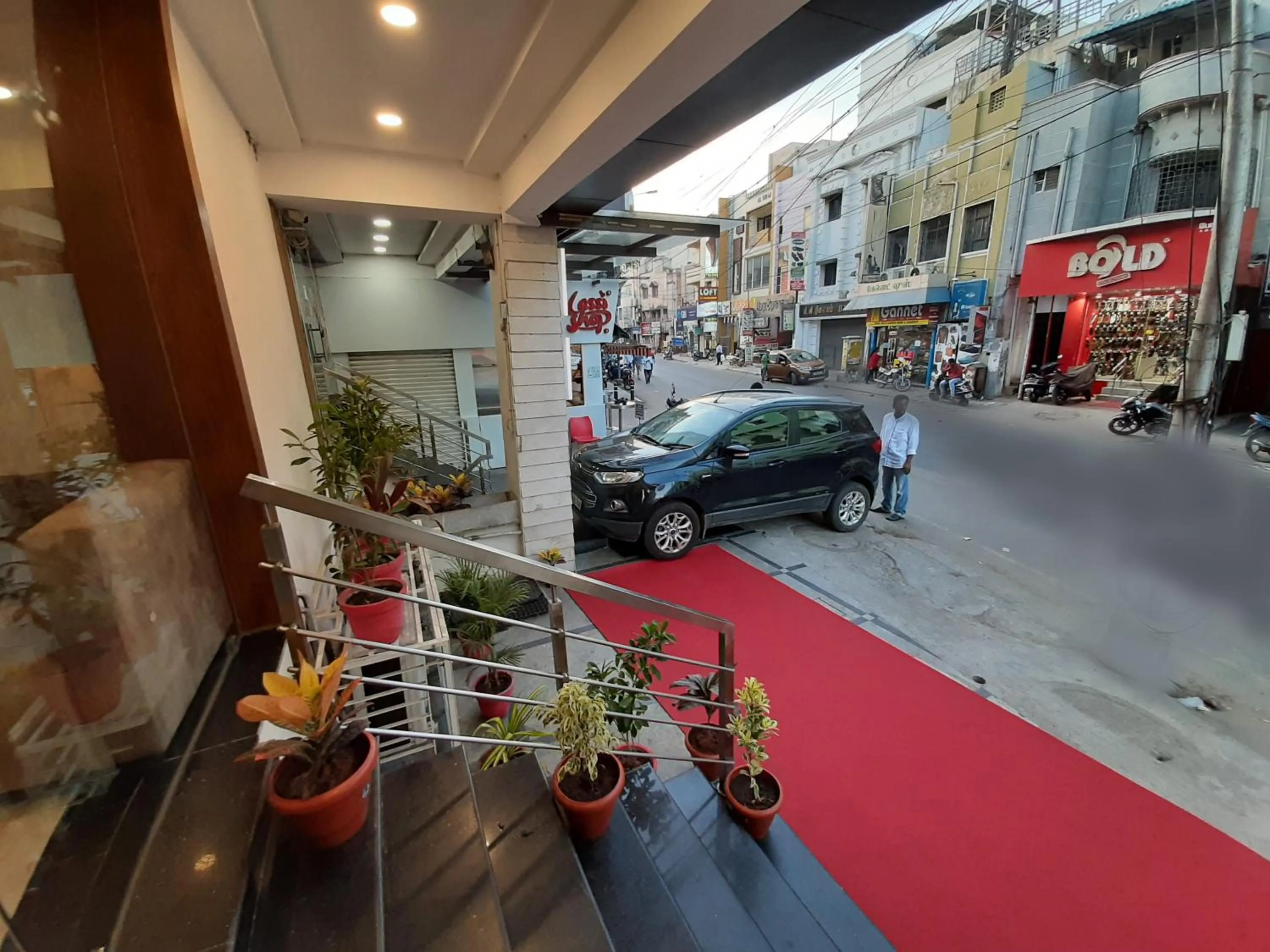 Street view in Liza Regency