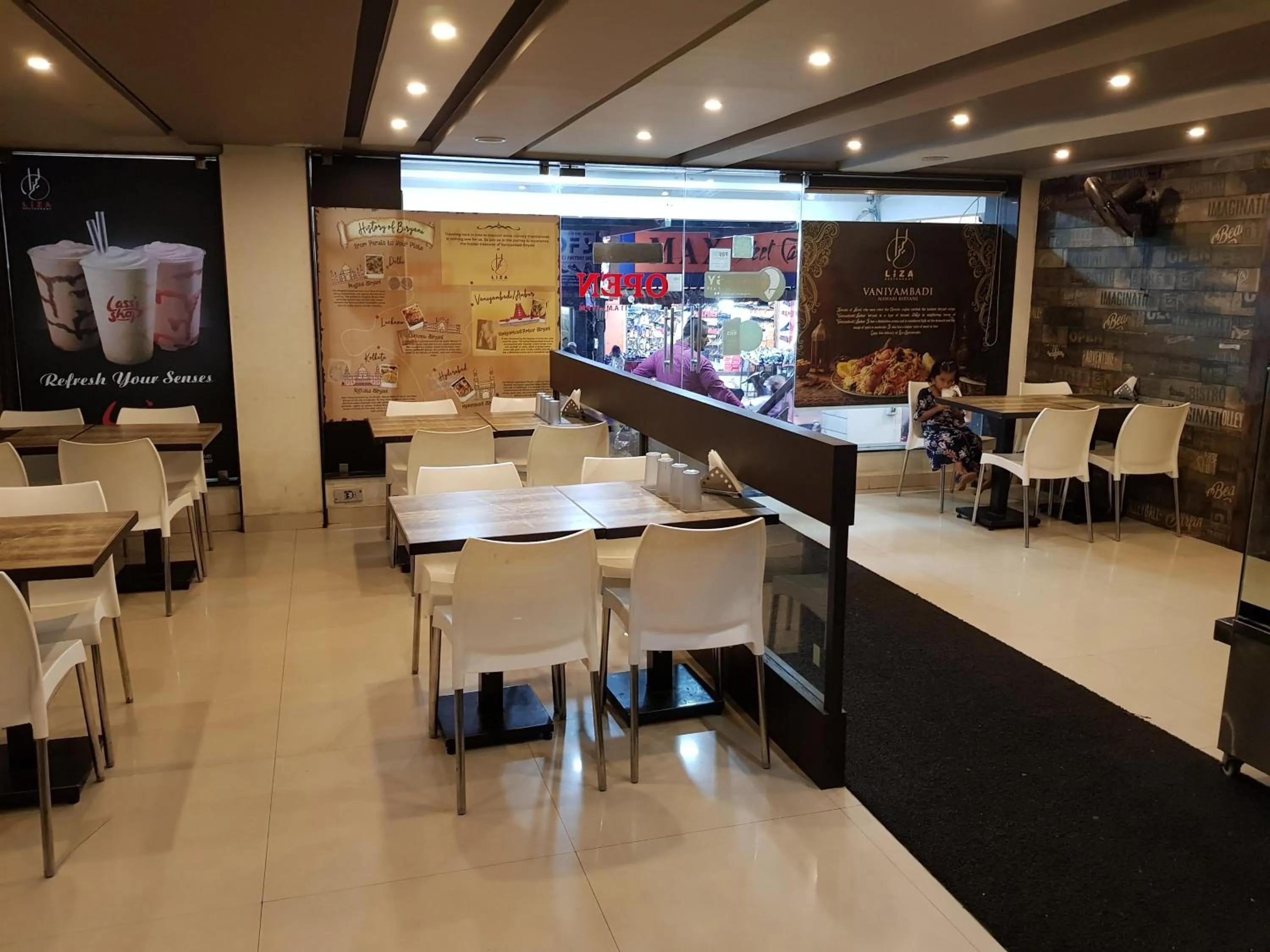 Restaurant/places to eat in Liza Regency