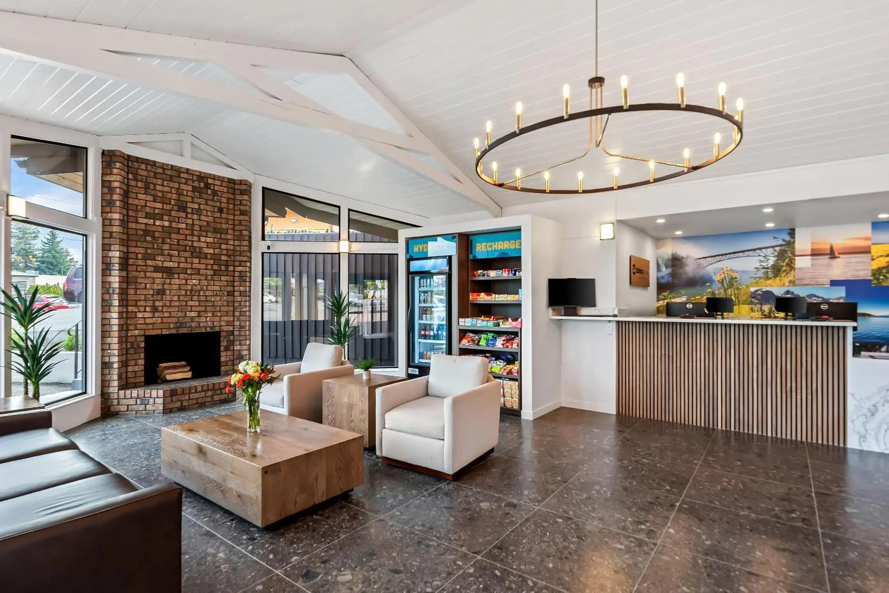 Lobby or reception in Clarion Pointe Mount Vernon - Burlington Lobby or reception in Clarion Pointe Mount Vernon - Burlington