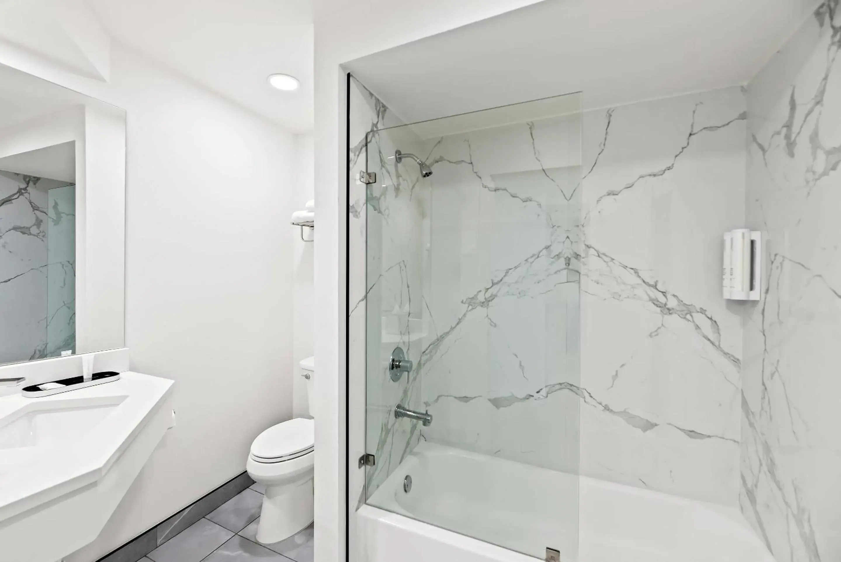 Bedroom in Clarion Pointe Mount Vernon - Burlington Bedroom in Clarion Pointe Mount Vernon - Burlington