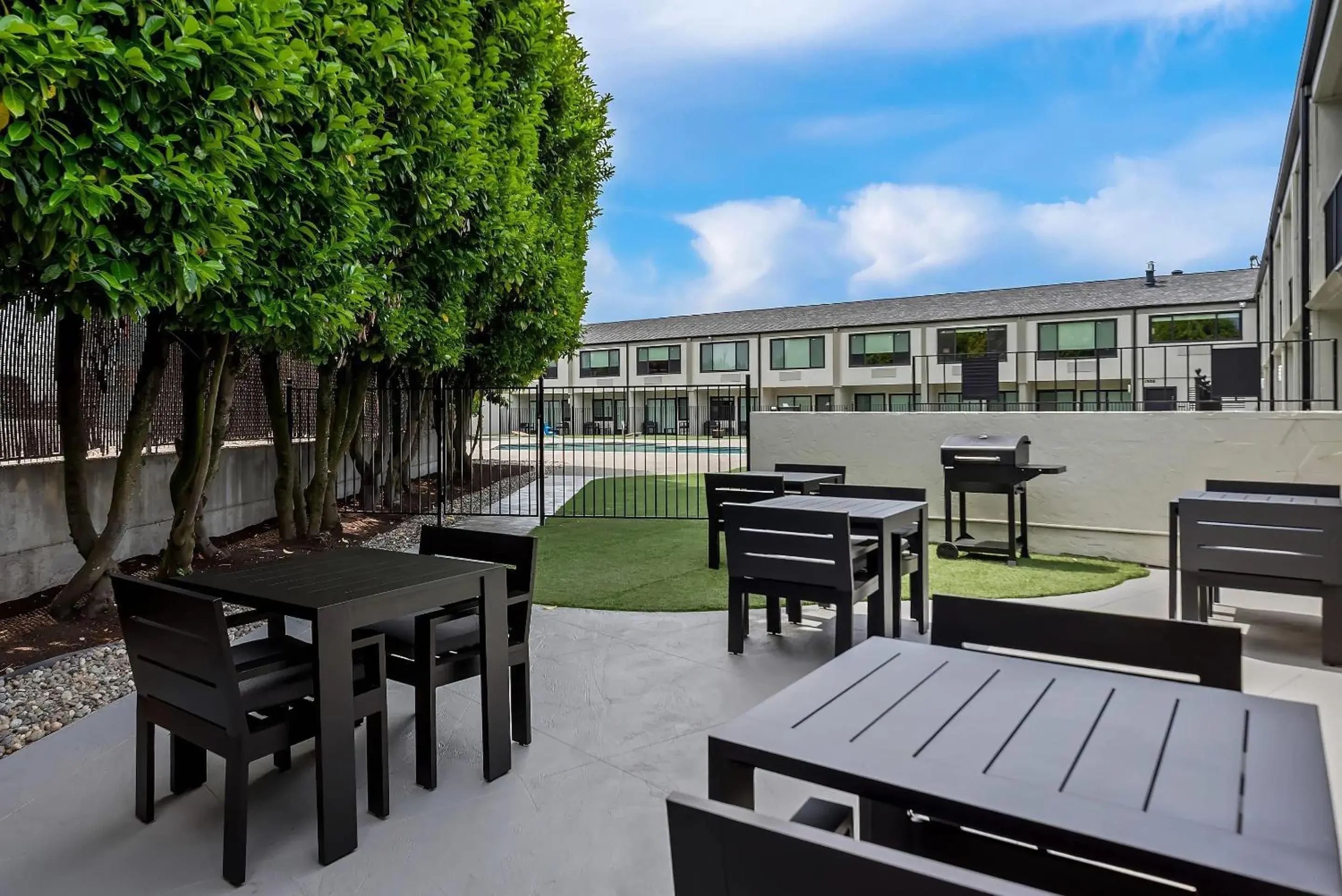 Swimming pool in Clarion Pointe Mount Vernon - Burlington Swimming pool in Clarion Pointe Mount Vernon - Burlington