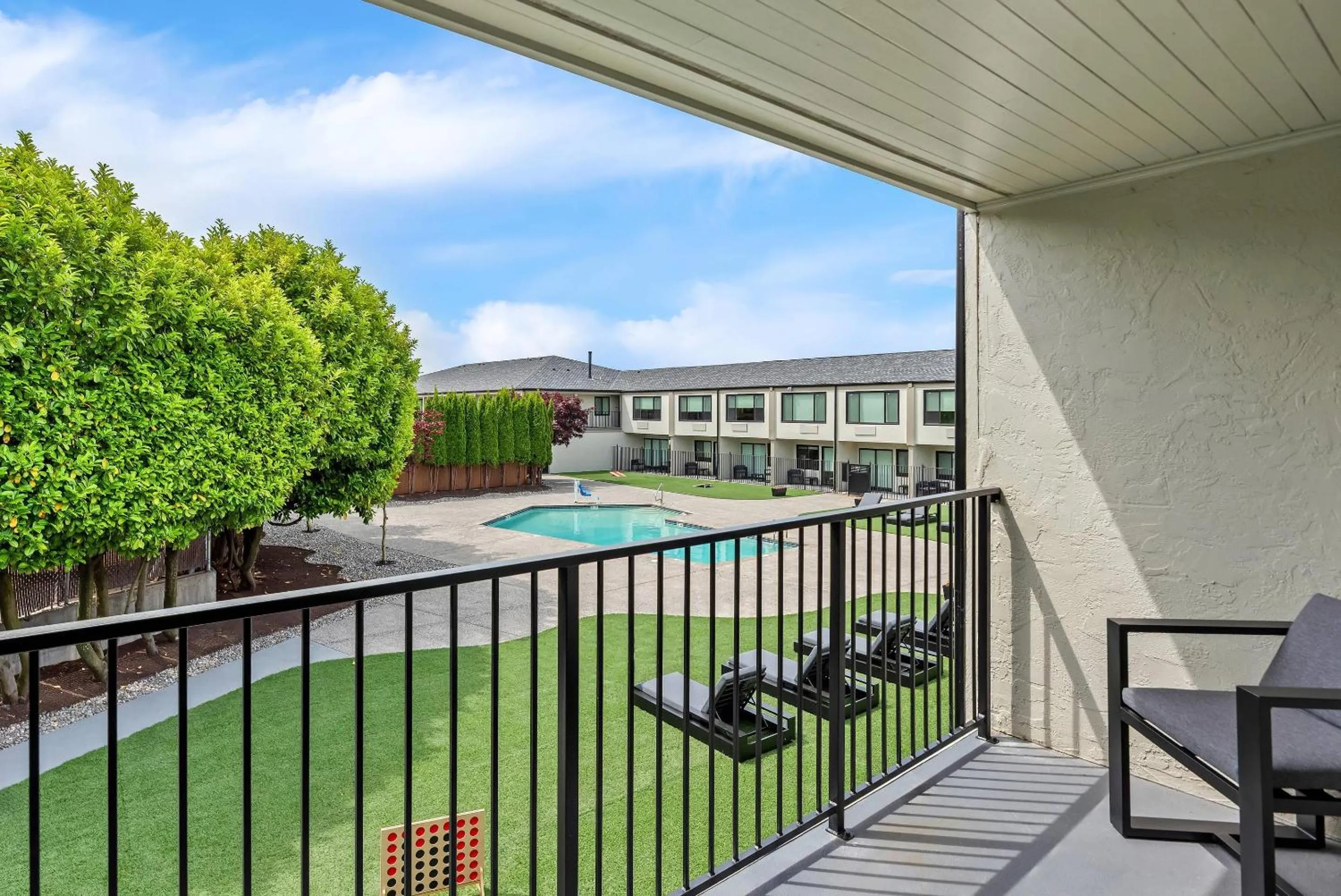 Bedroom in Clarion Pointe Mount Vernon - Burlington